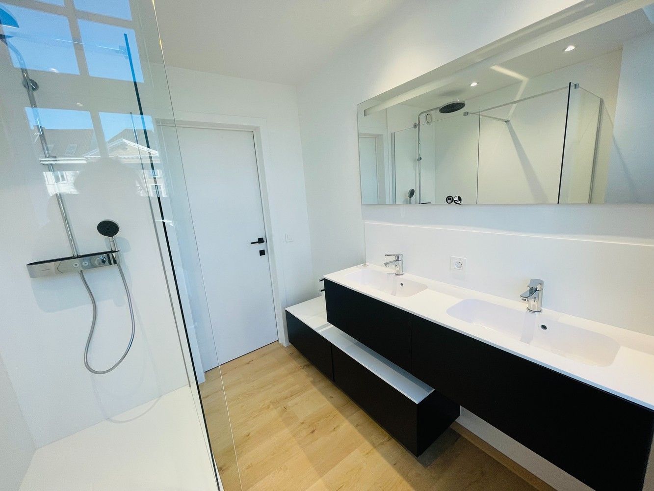 EXCLUSIEF WONEN in Brugge centrum, met zicht op de REIEN, ENERGIEZUINIG  TOTAAL GERENOVEERD BURGERSHUIS met 6 slaapkamers en, 3 nieuwe badkamers , stadspatio. foto 16