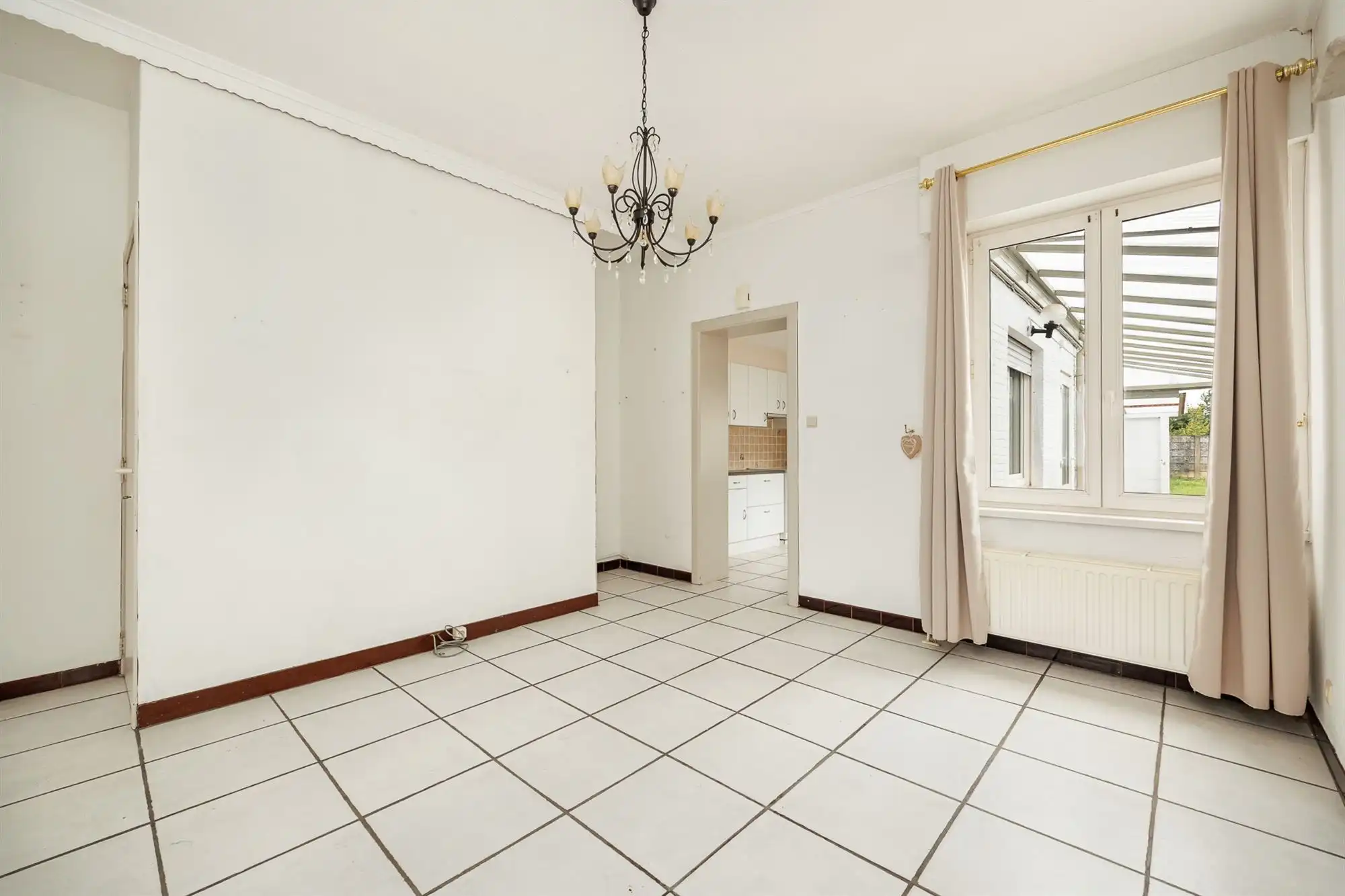 Te renoveren woning met vier slaapkamers en tuin foto 4