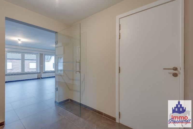 Roeselare nabij het stadspark :gezellig 2 slpk instapklaar appartement met terras foto 6