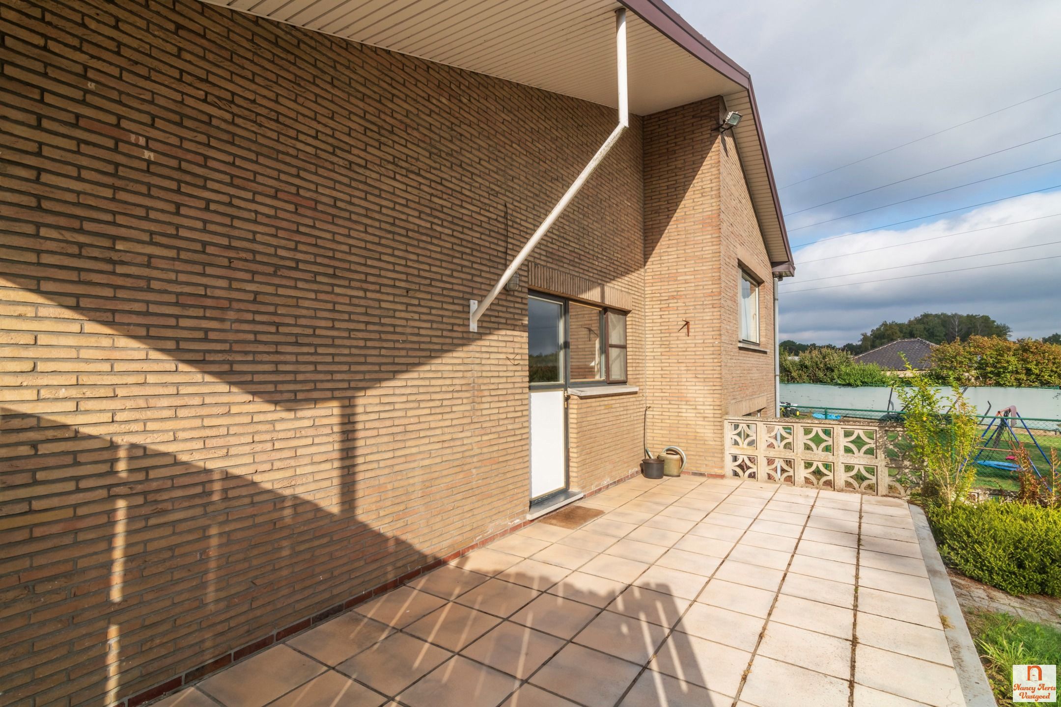 Split-level woning met grote tuin en vrij uitzicht foto 55