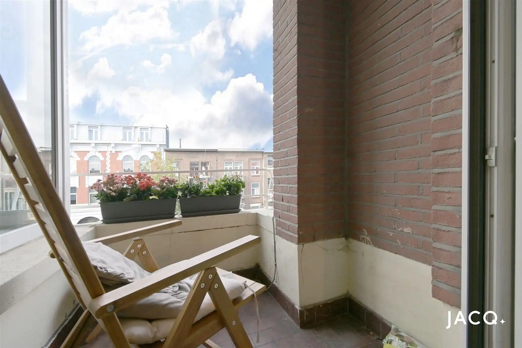 Gerenoveerd appartement met 2 slaapkamers te Merksem! foto 13