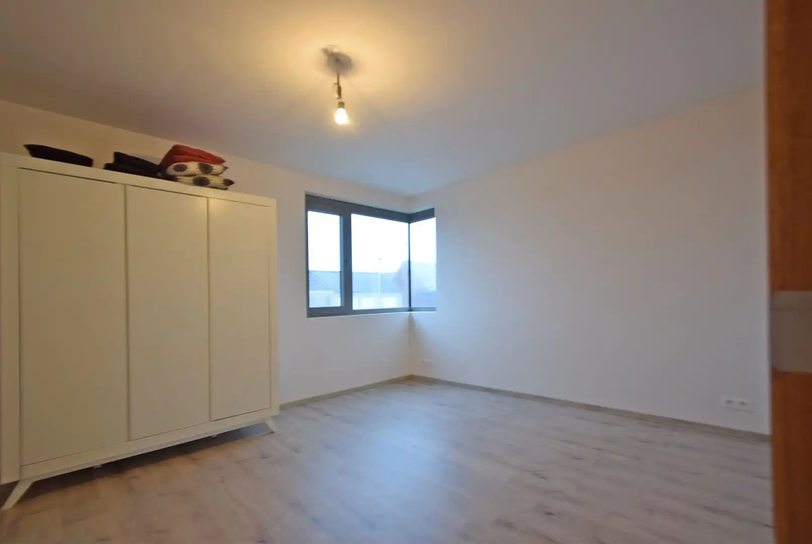 Ruime recente halfopen bebouwing met panoramisch verzicht foto 10