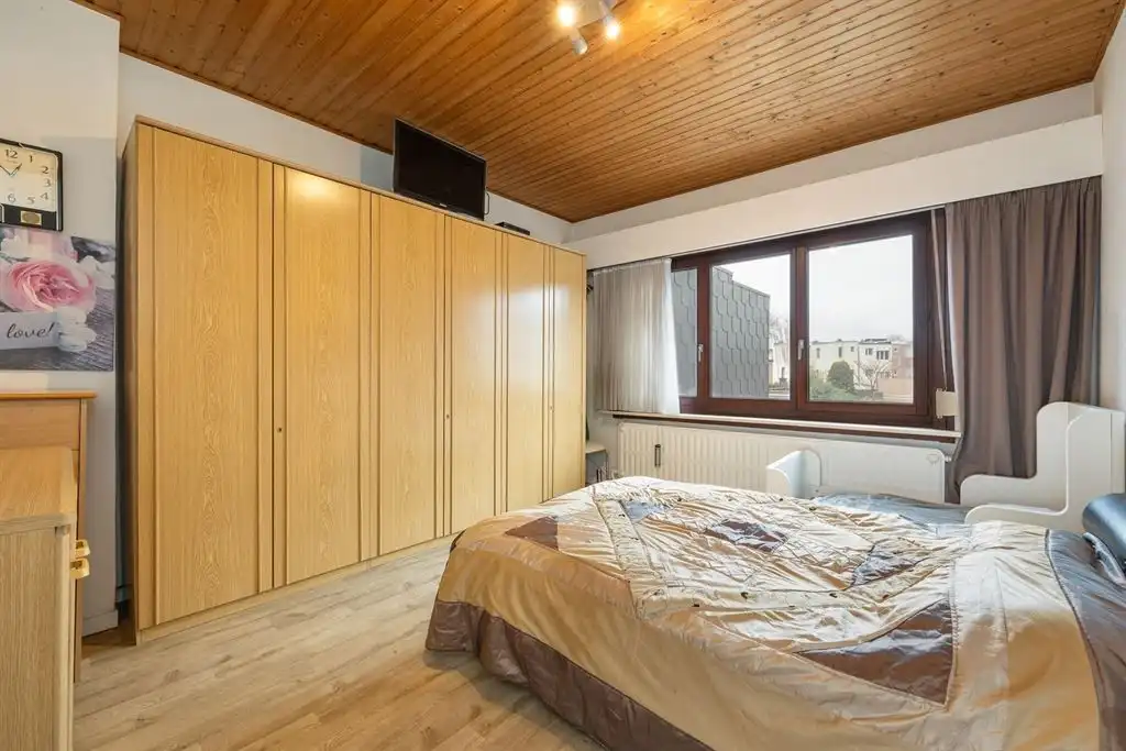 Gezellige woning met ruime garage en stadskoer foto 16