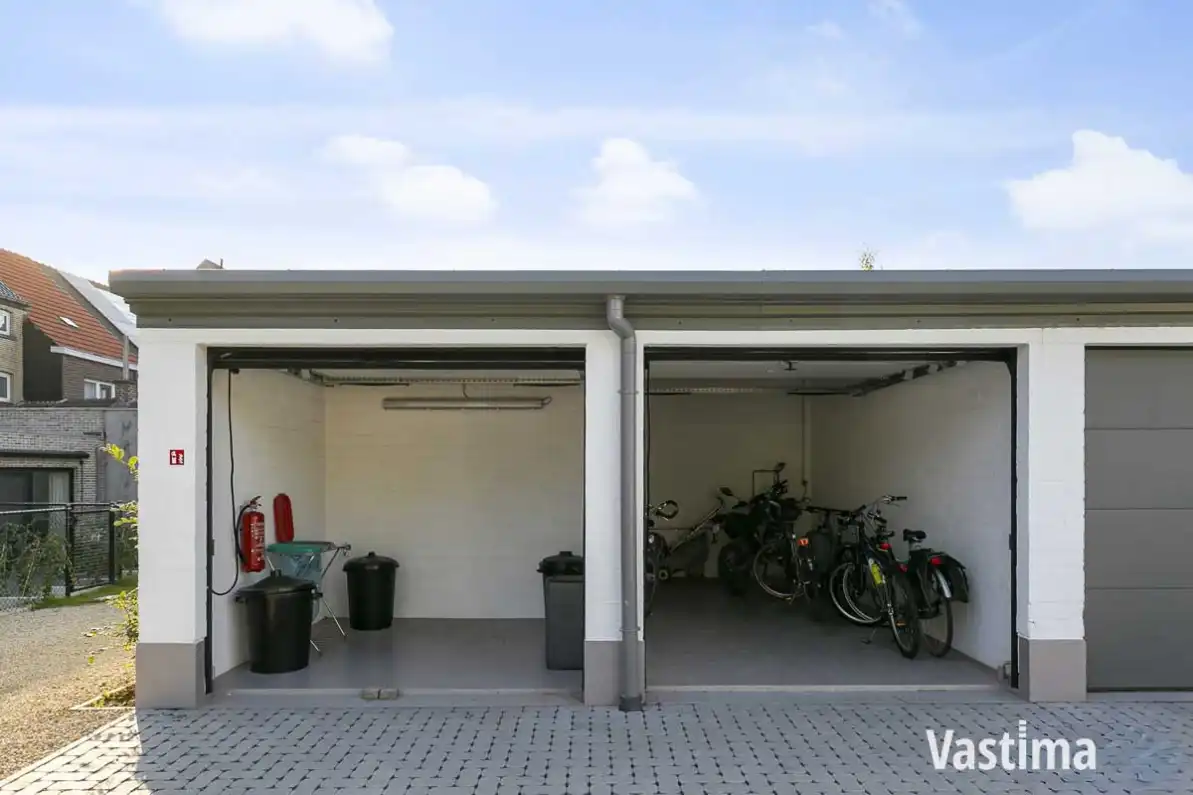 Recent appartement met 2 slaapkamers, terras, lift en garage foto 20