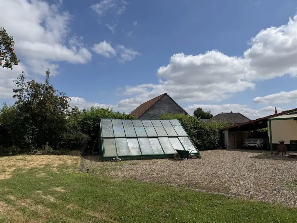 Karaktervolle, vrijstaande woning op riant perceel foto 10