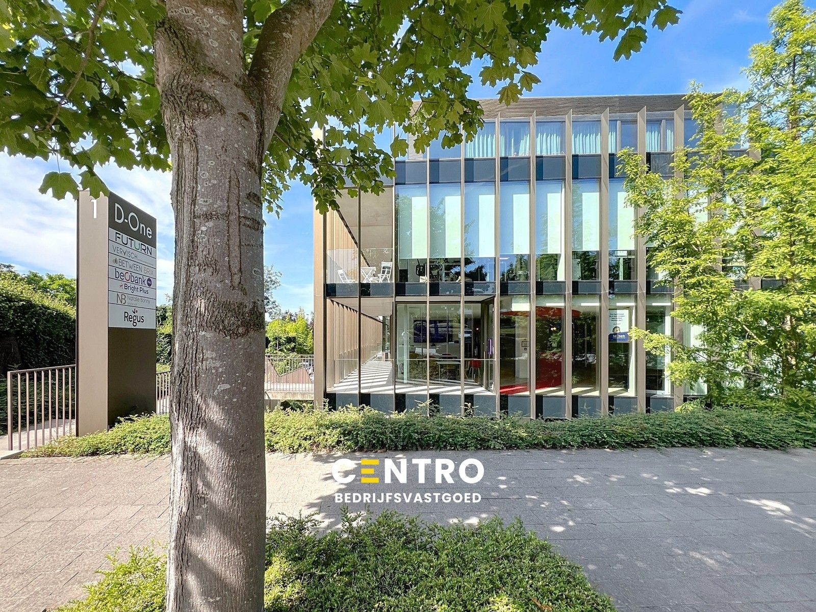 Instapklare kantoorruimte 175 m² TE HUUR in prestigieus D-One gebouw – Kortrijk. foto {{pictureIndex}}