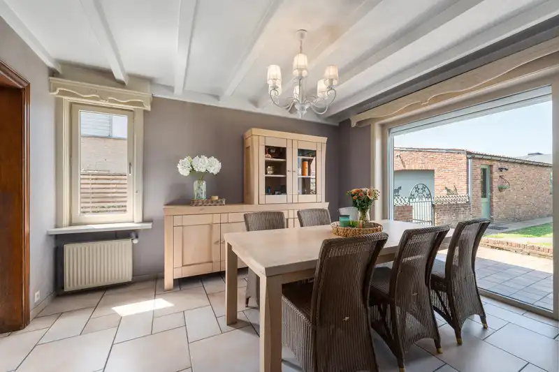 Instapklare gezinswoning met 4 slaapkamers en dubbele garage foto 10