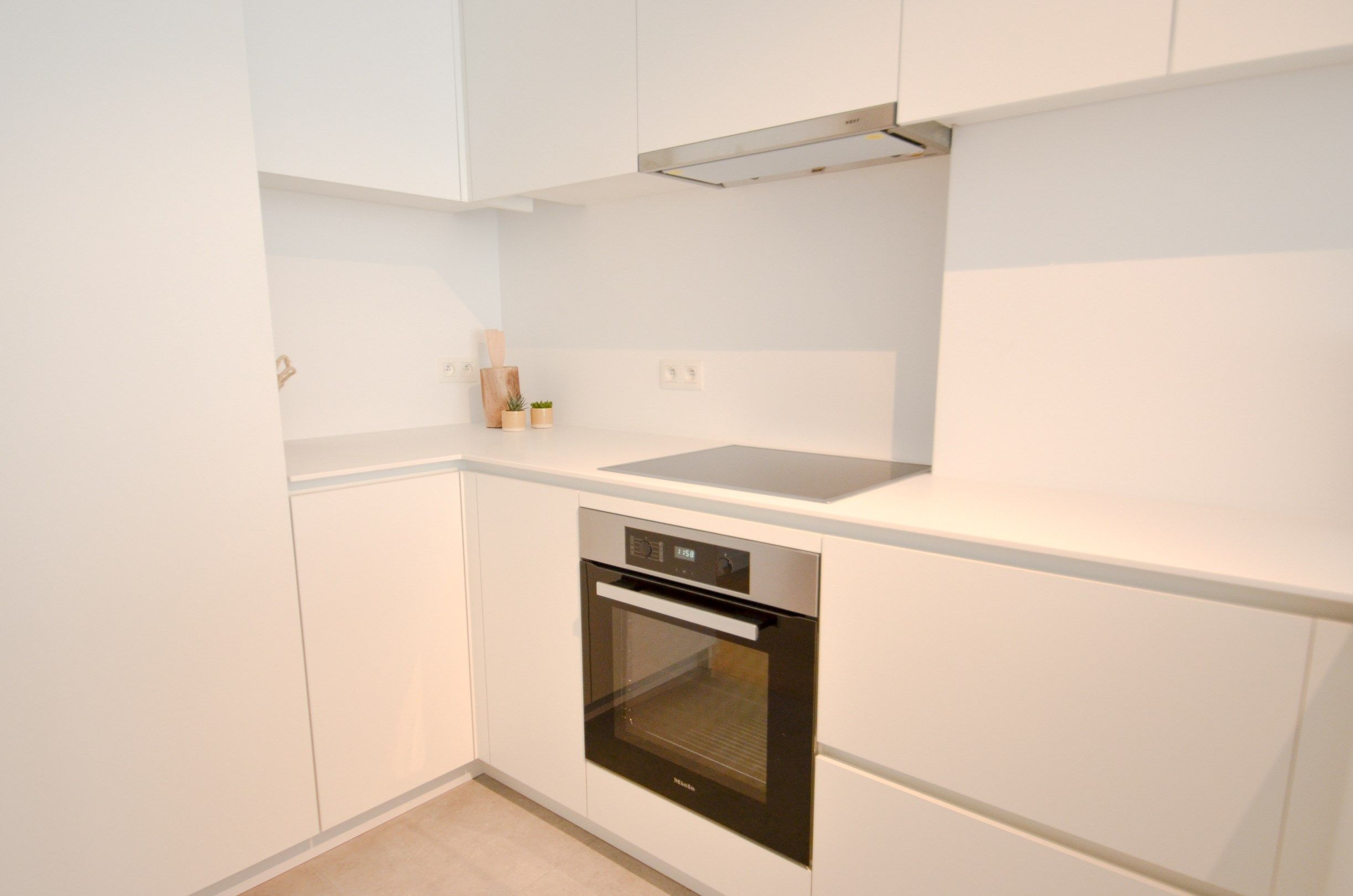 Tijdloos, recent volledig gerenoveerd appartement met zijdelings zeezicht gelegen in het Zoute.  foto 11