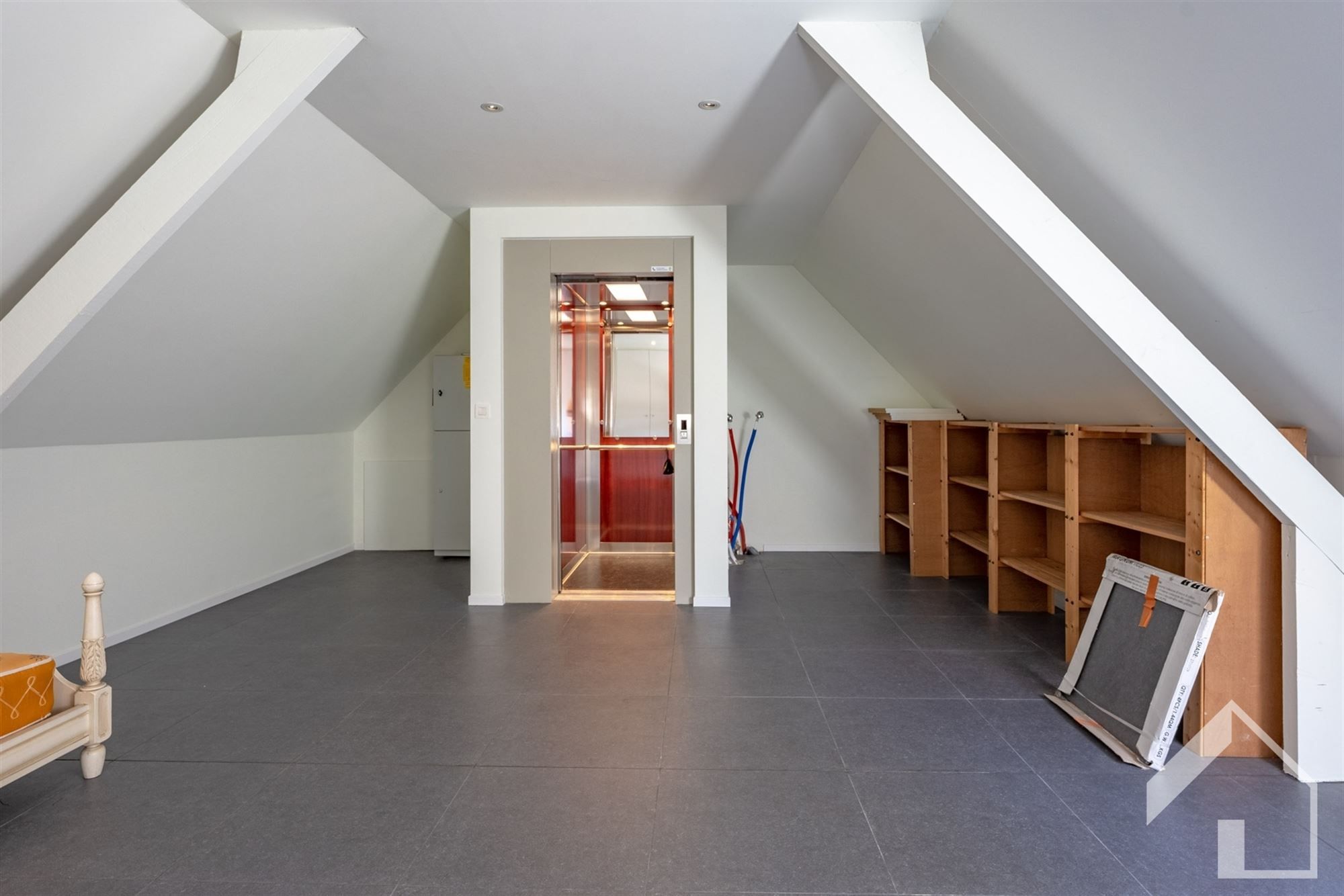 Energiezuinige woning met lift, tuin, oprit en inpandige garage foto 22