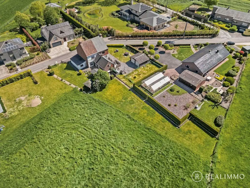 Renovatieproject met uitbreidingsmogelijkheden in rustige straat foto 2