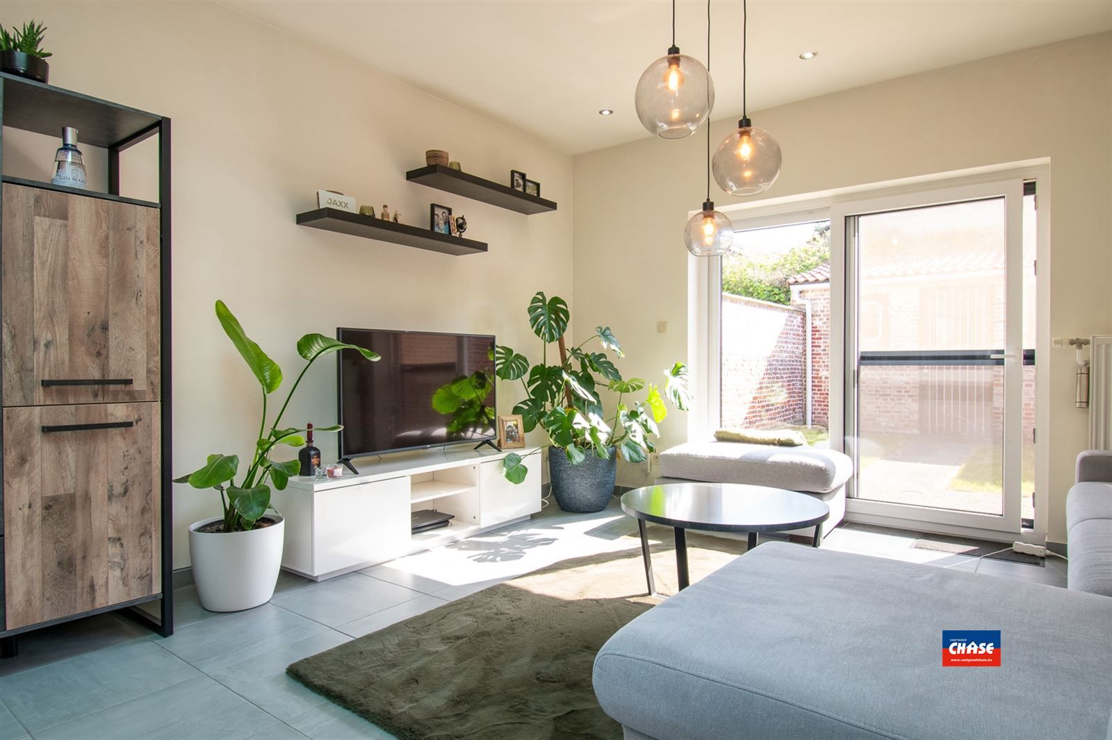 Volledig instapklare woning met 3 slaapkamers en tuin foto {{pictureIndex}}
