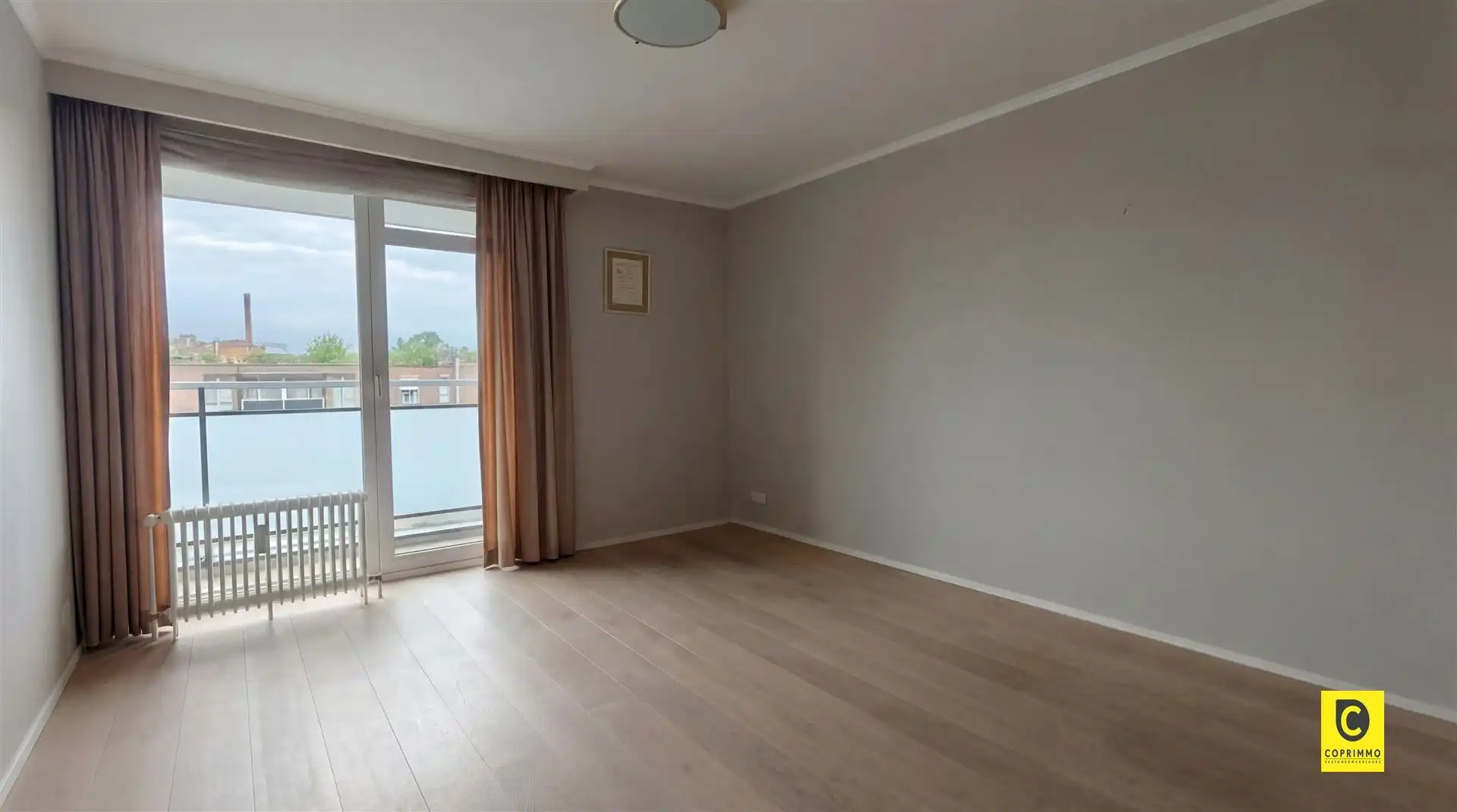 Modern 2 slaapkamer app + garage foto 5