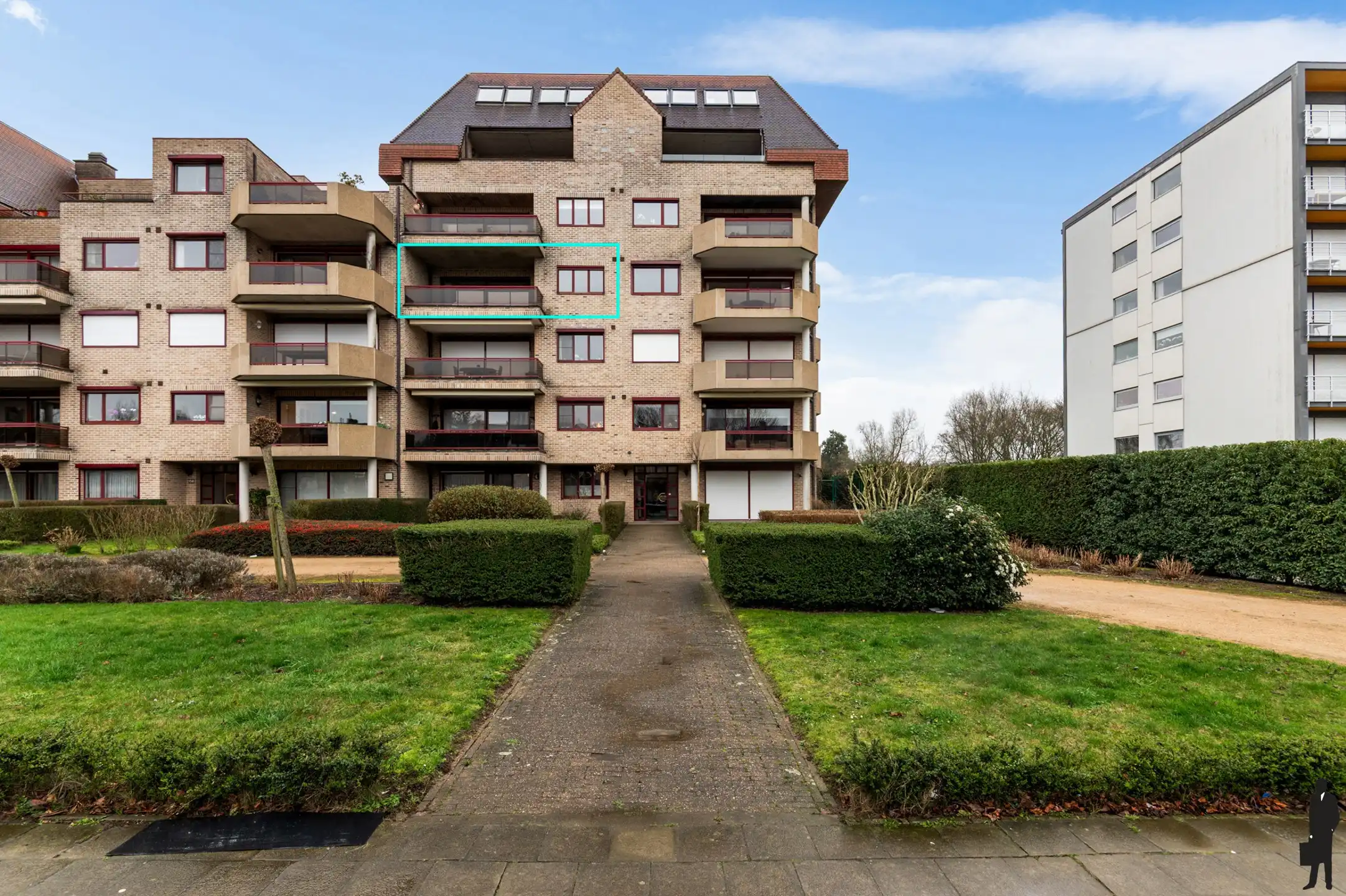 Ruim appartement met 2 slpks, 2 terrassen en staanplaats foto {{pictureIndex}}