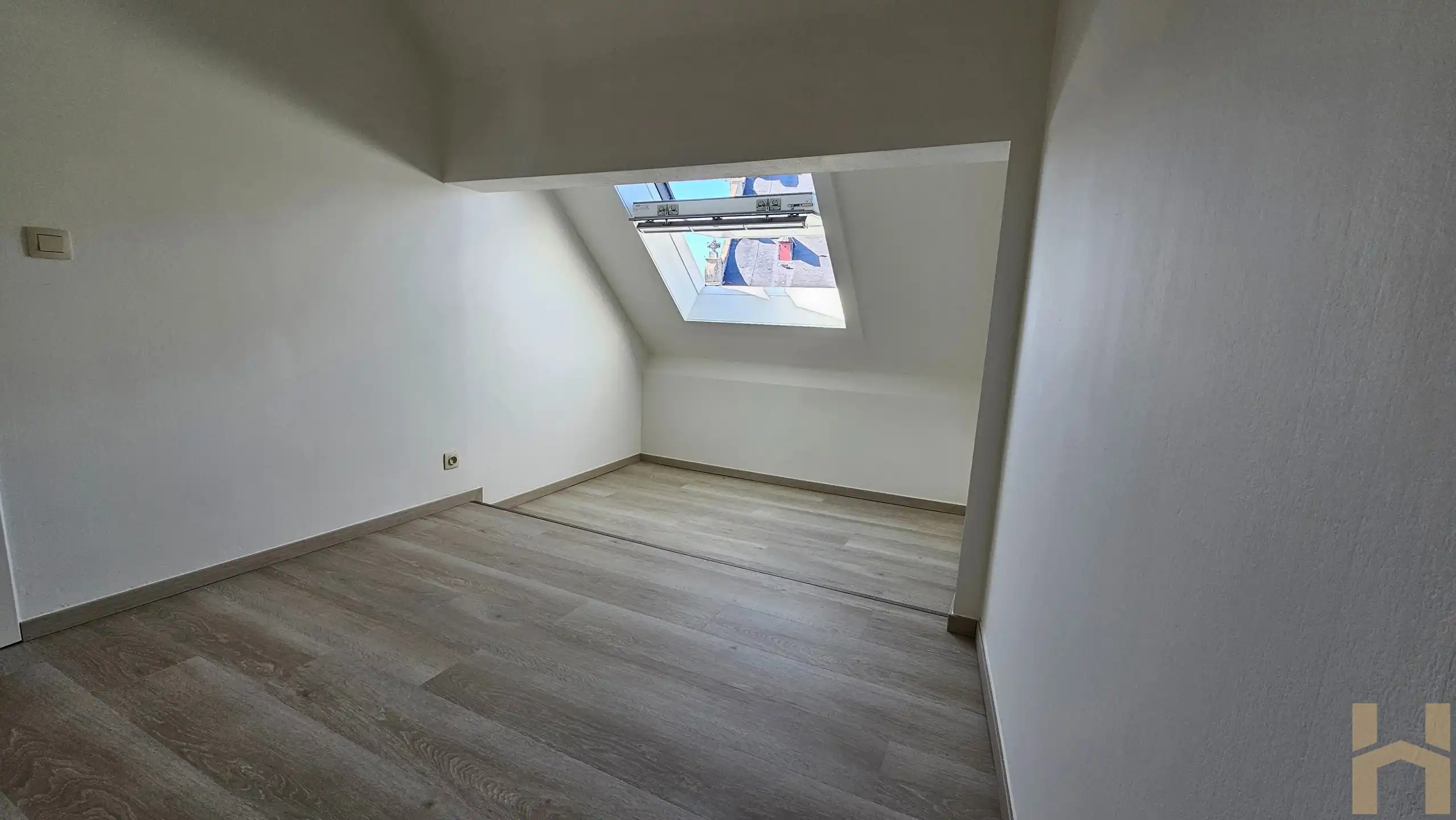 Gerenoveerde gezellige duplex te huur op de markt te Zele foto 5