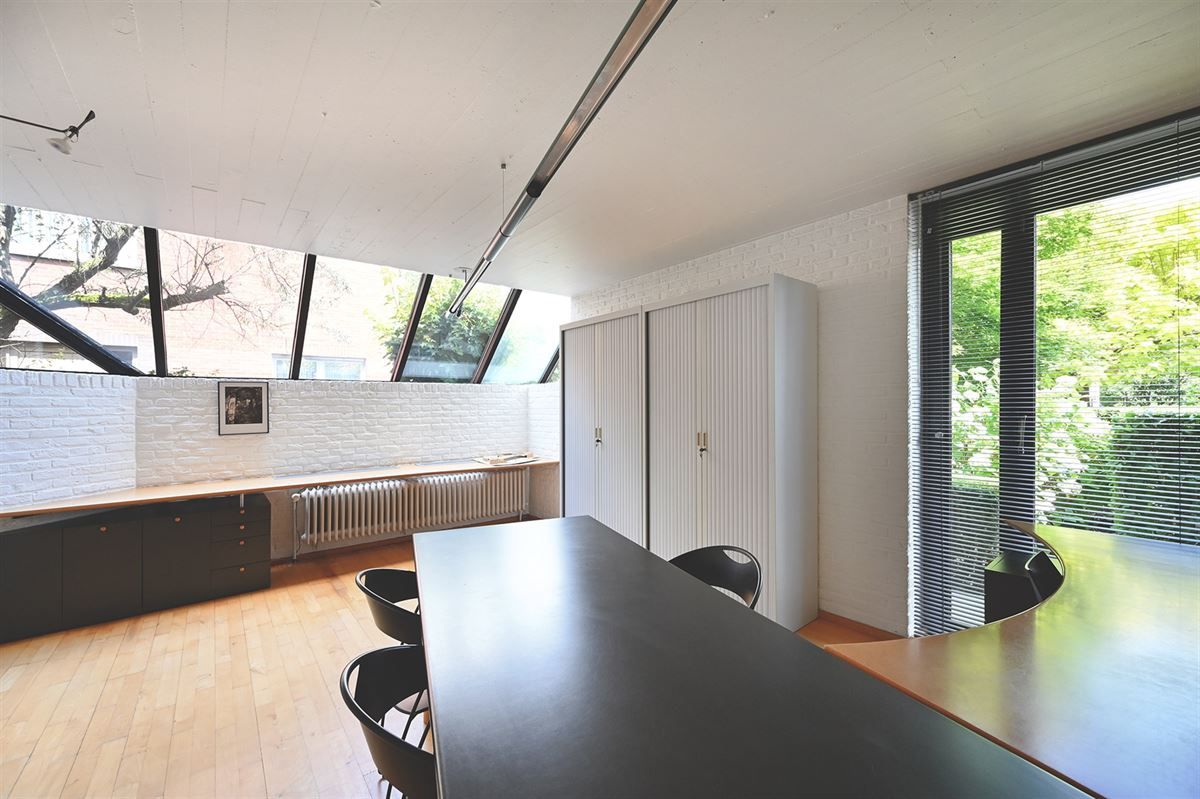 Ruime architectenwoning met prachtige parktuin foto 11