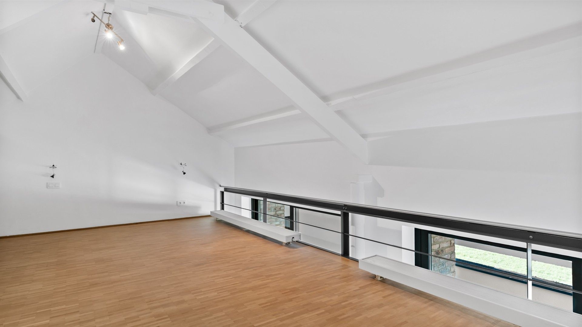 Exclusief hippisch eigendom met binnen- en buitenpiste, paardenstallen foto 43