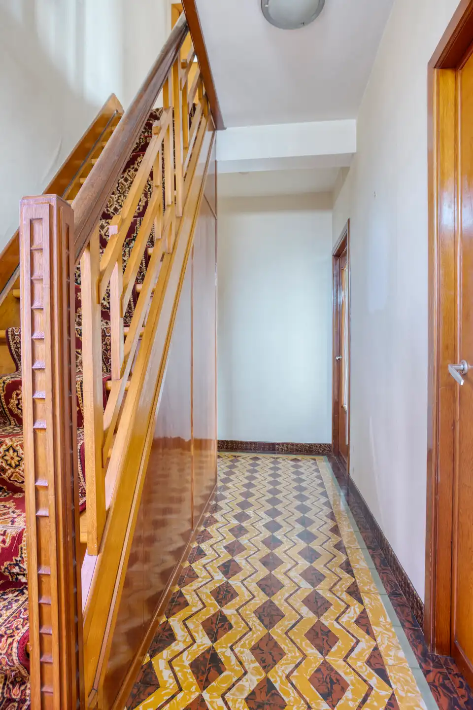 Goed gelegen woning met veel potentieel  foto 2