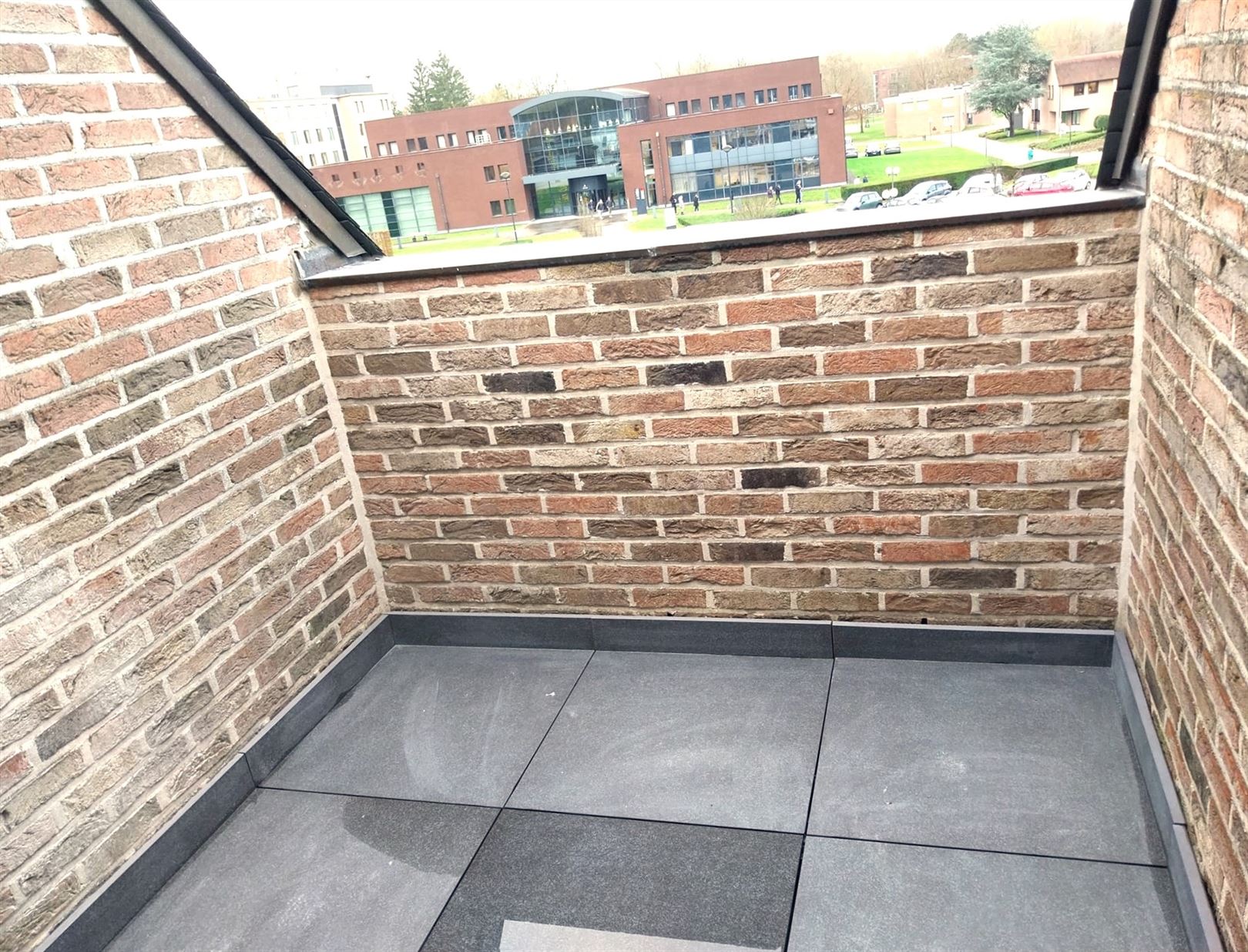 TE HUUR: Volledig gerenoveerd appartement met 1 slaapkamer te Munsterbilzen! foto 11