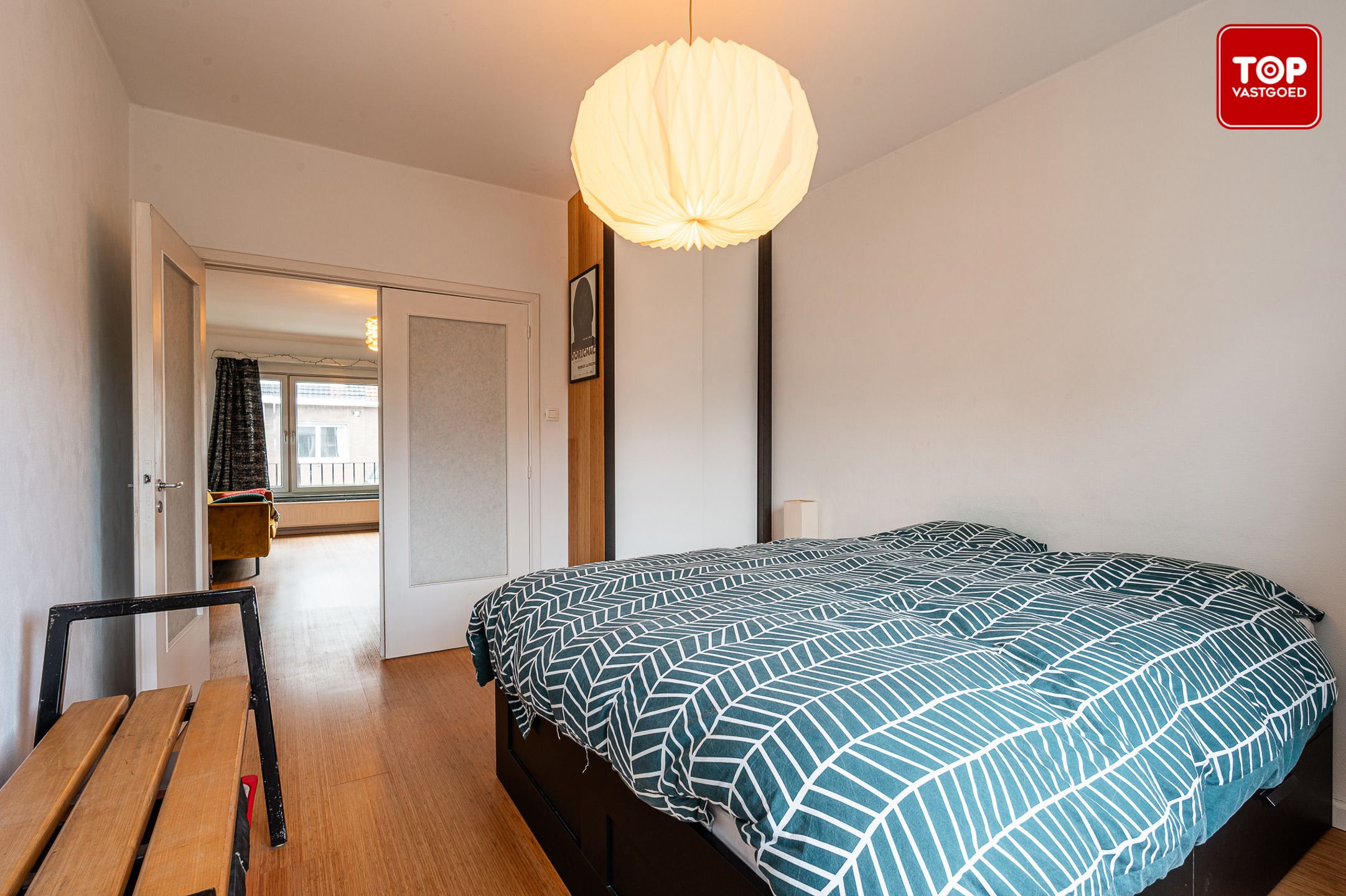 Op te frissen tweeslaapkamerappartement nabij de Stationsbuurt Gent-Sint-Pieters. foto 13