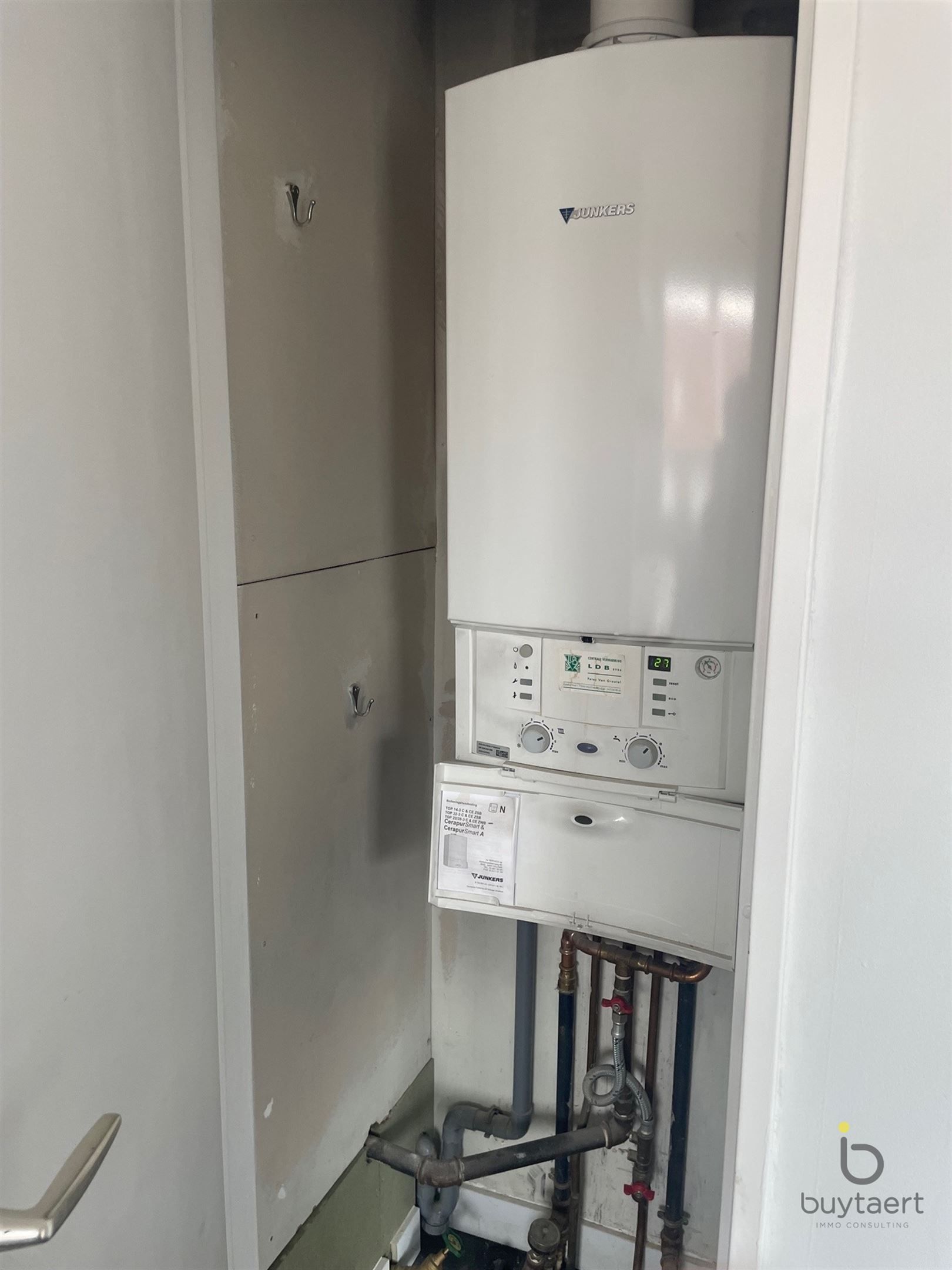 Ideaal gelegen twee (of drie) slaapkamer appartement in het hartje van Brasschaat!  foto 7