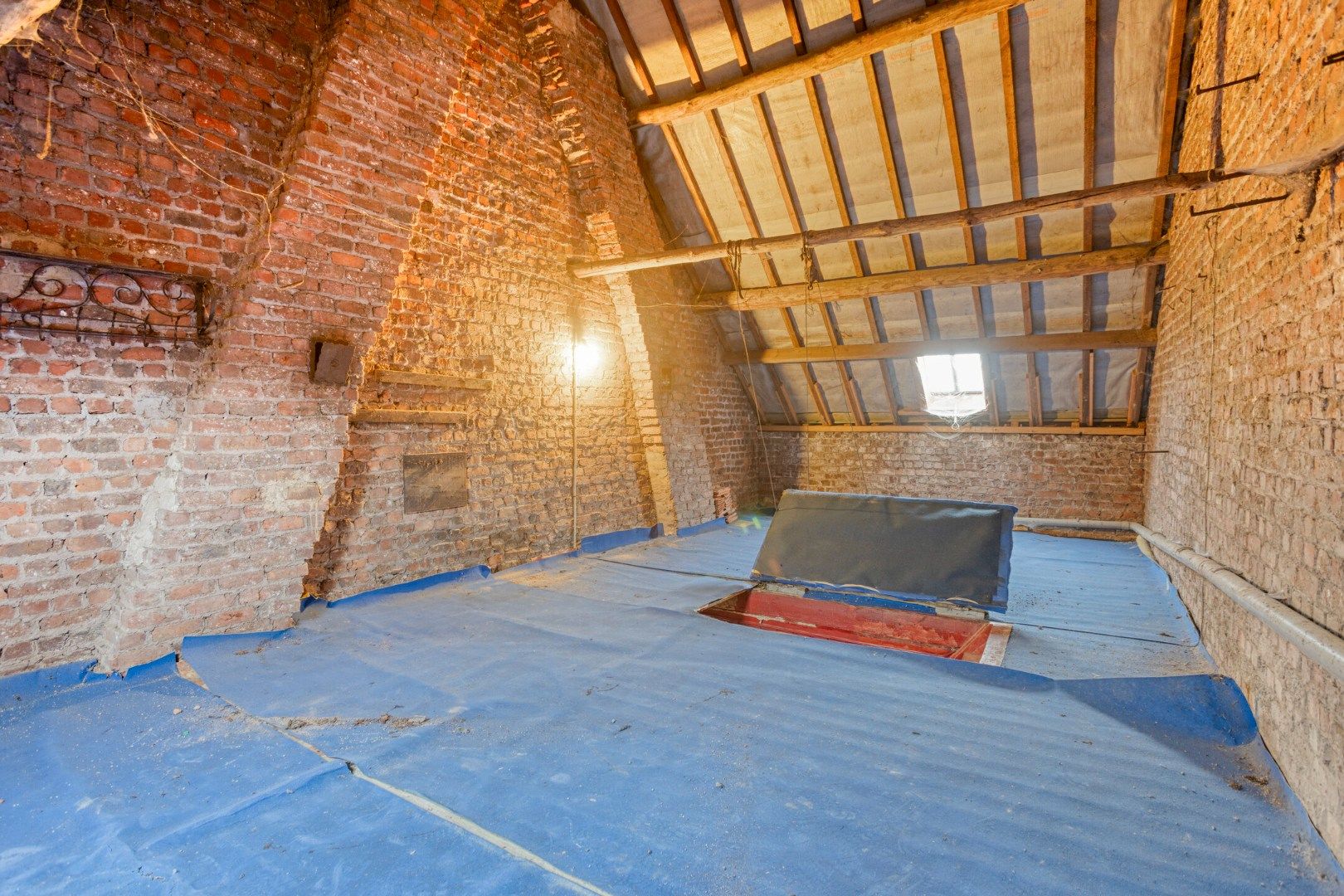 Goedgelegen rijwoning foto 10