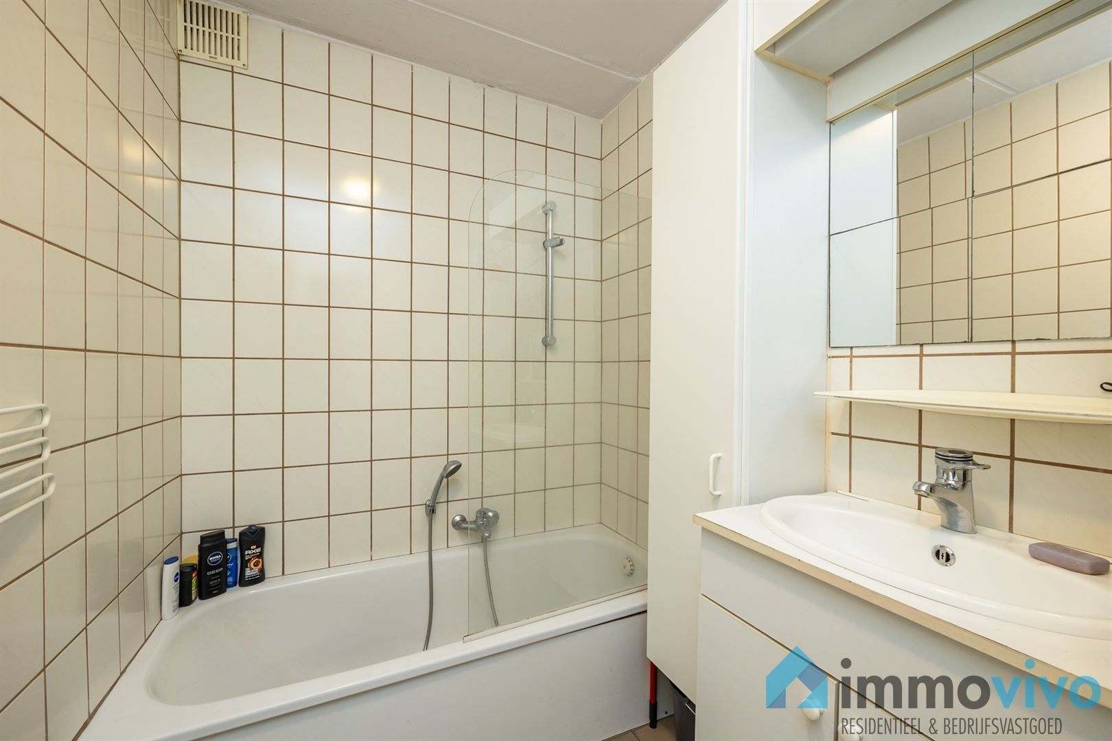 Opbrengsteigendom met 3 appartementen en 3 garageboxen foto 12