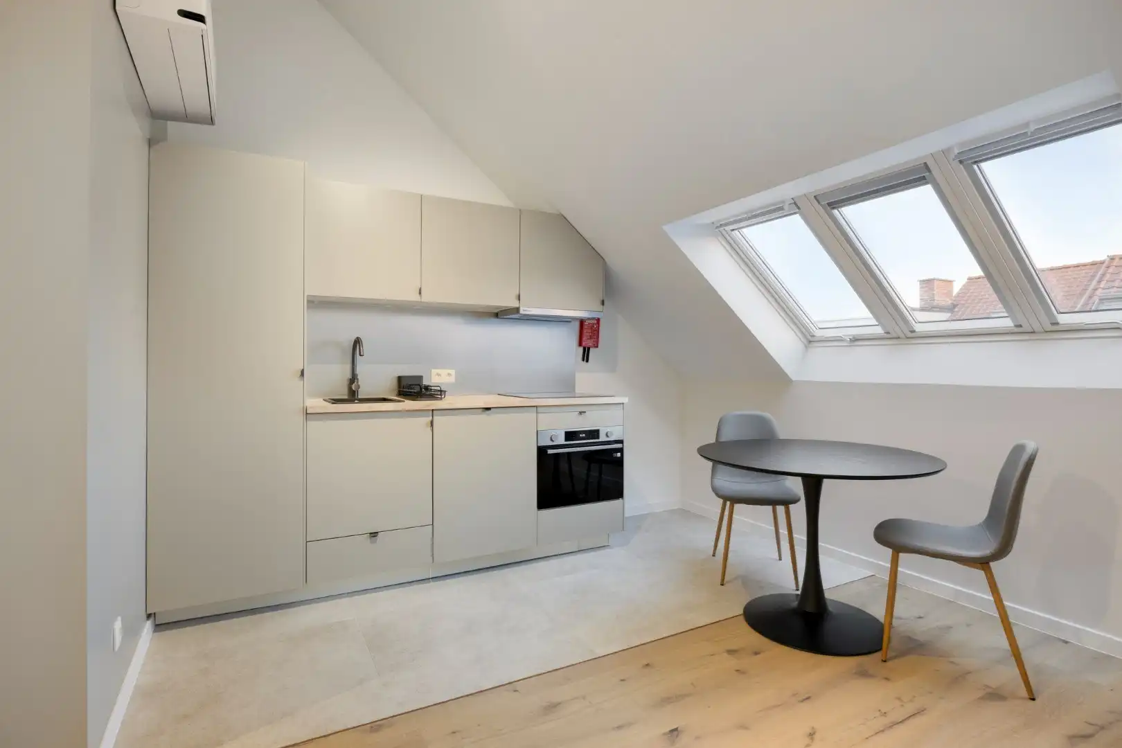 Totaal gerenoveerde en bemeubelde studio op gunstige ligging nabij Leuven  foto 19