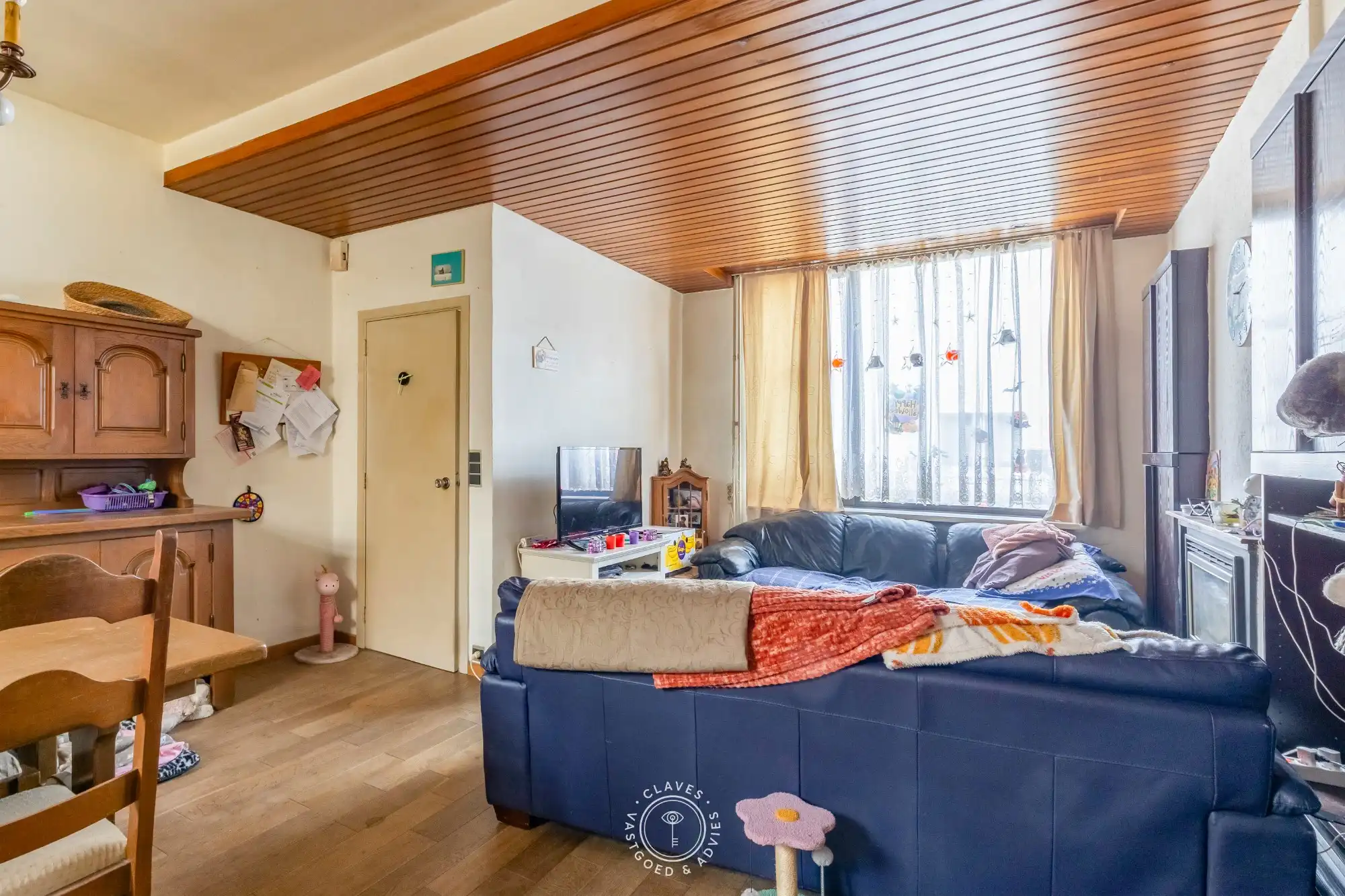 Te renoveren rijwoning met ruime garage en tal van mogelijkheden in Temse foto 3
