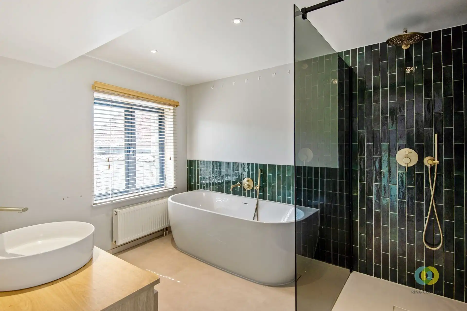 Gebouw met handelsgelijkvloers en duplexappartement foto 13