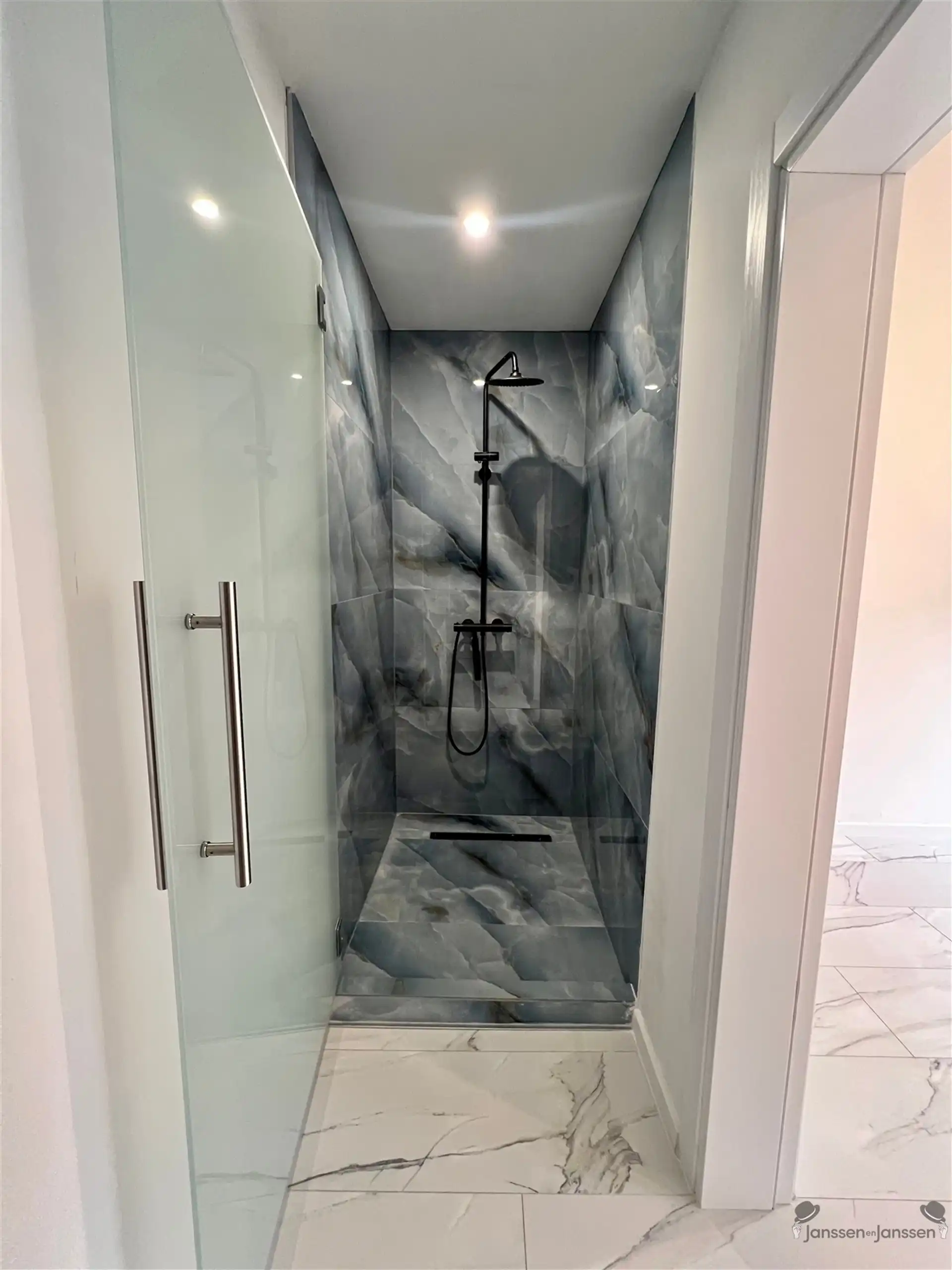 Gerenoveerde rijwoning met 2 slaapkamers foto 12