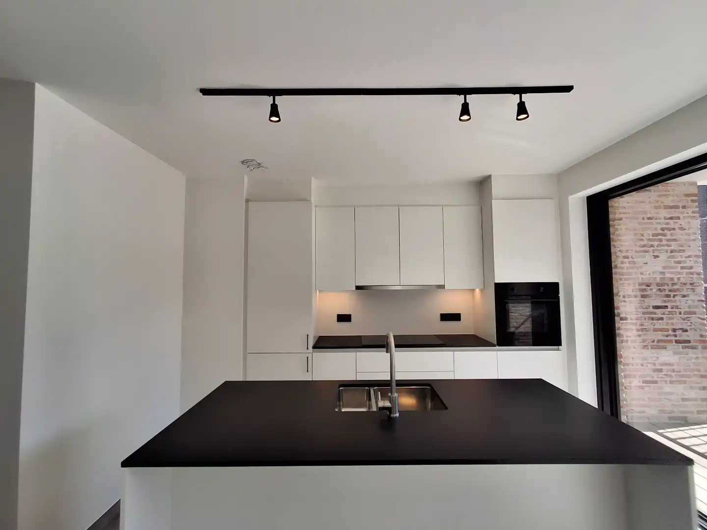 LICHTRIJK NIEUWBOUWAPPARTEMENT MET 2 SLPS | TERRAS EN AUTOSTAANPLAATS foto 3