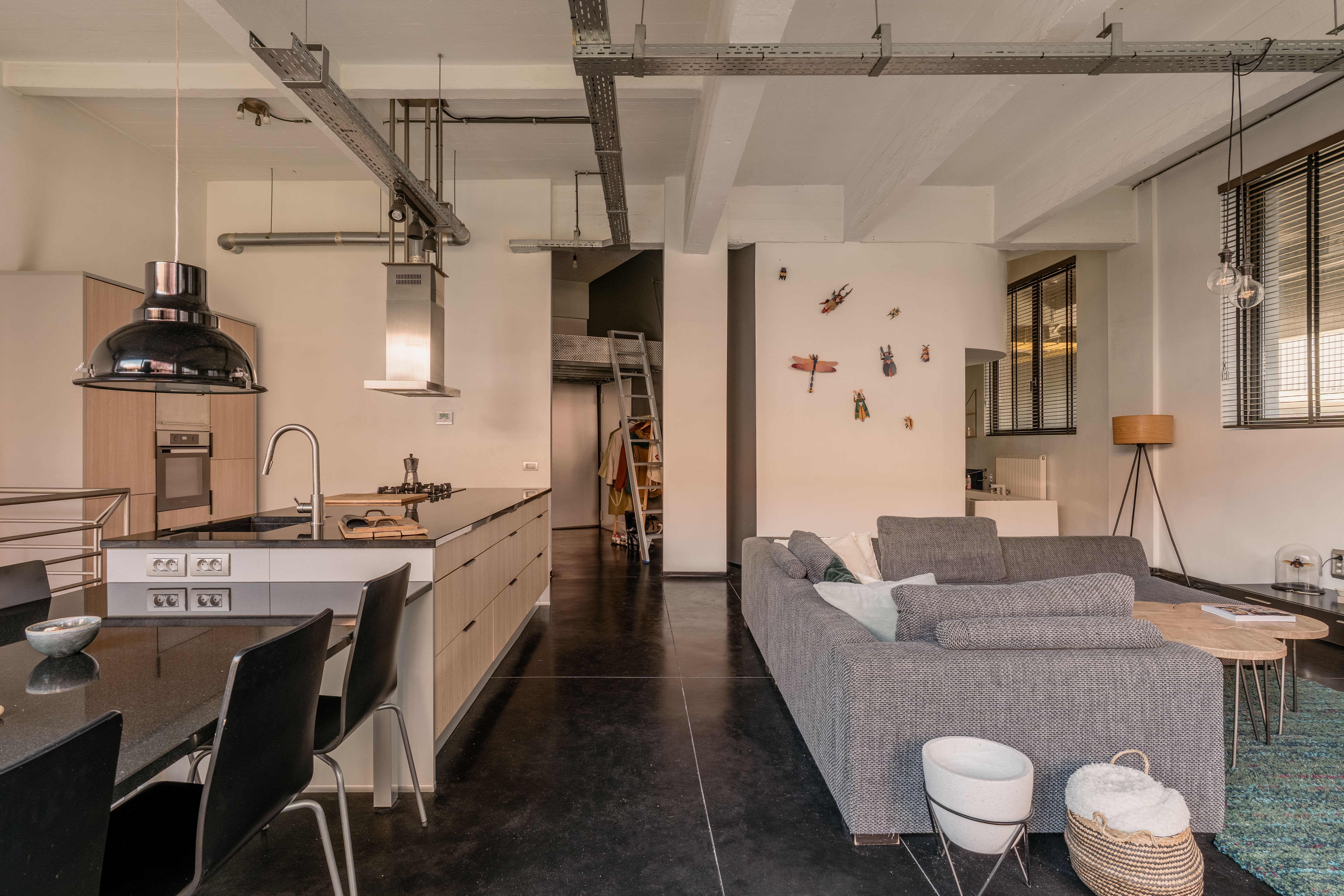 In OPTION by George: een loft met tuin waarin de Japanse kerselaar al even intens floreert als de buurt foto 19