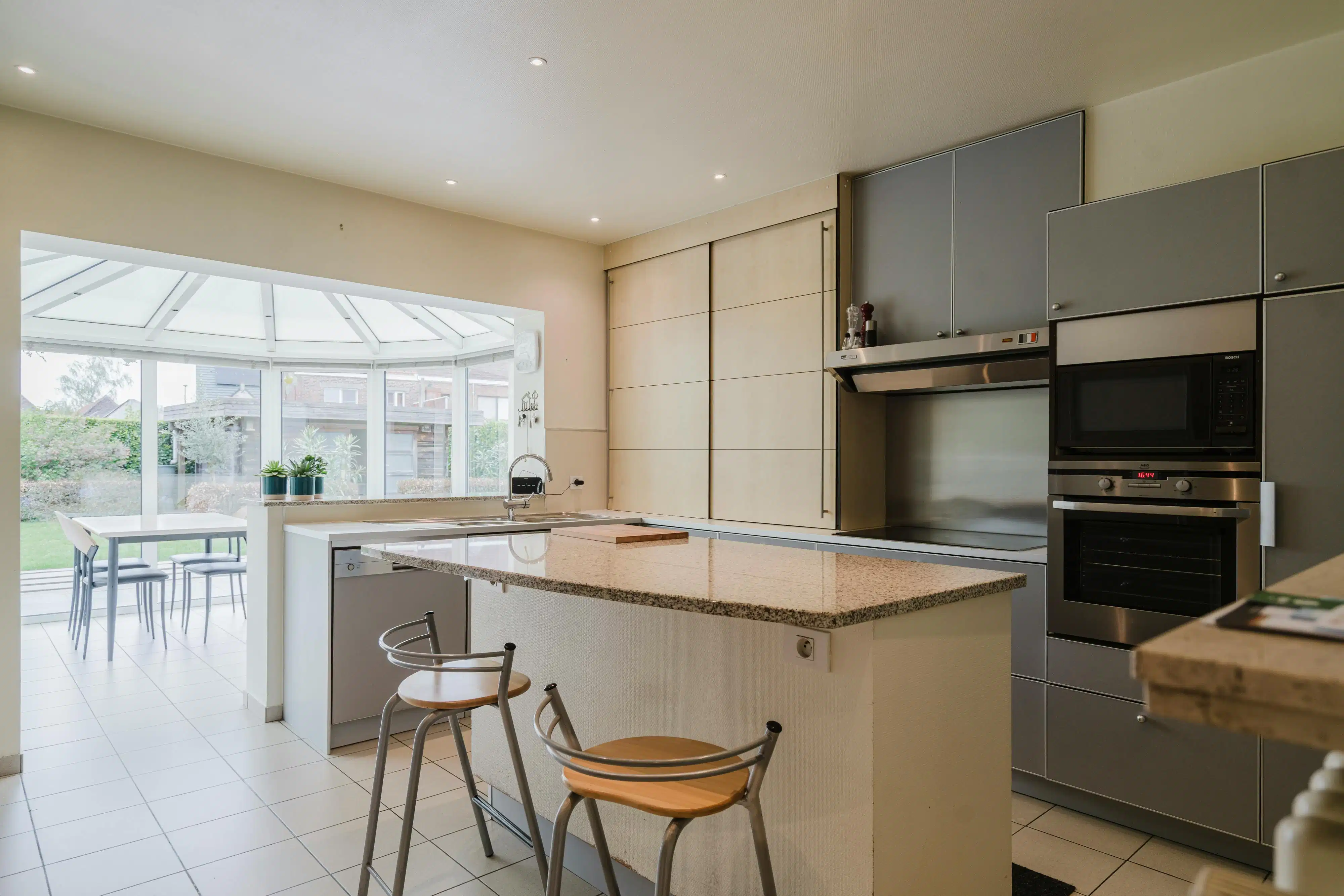 Instapklare vrijstaande woning te koop in Heule! foto 9