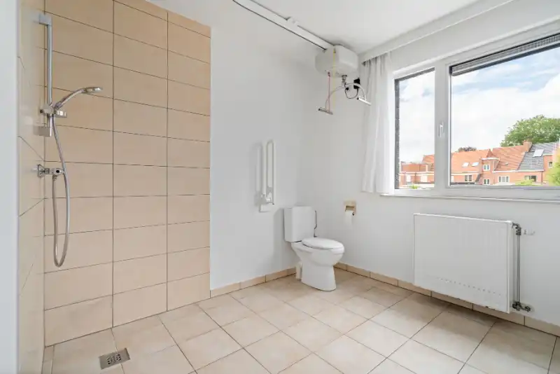 Appartement op 1eV met terras - nabij centrum! foto 9