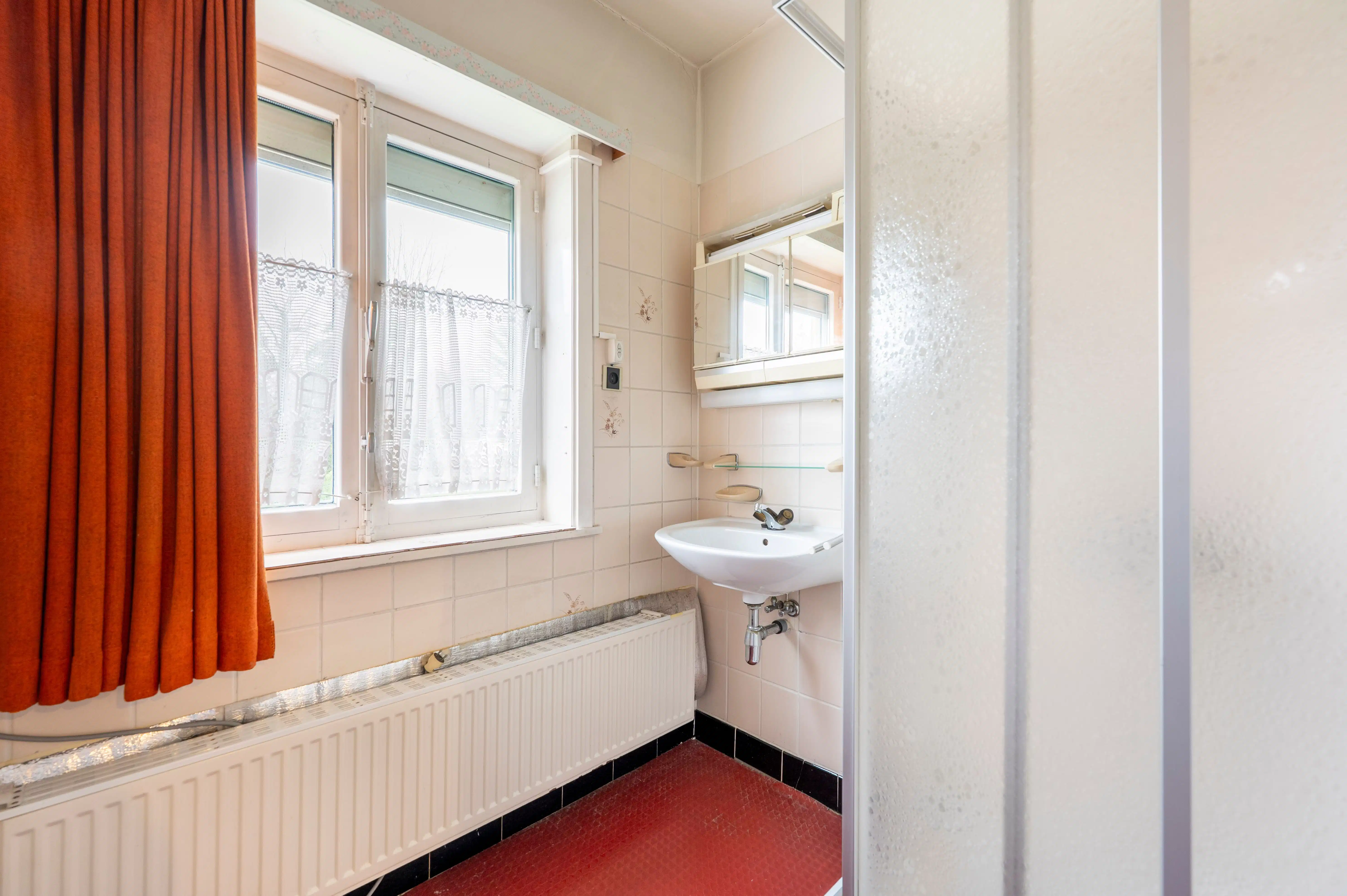 Halfopen bebouwing met veel potentieel, zonnige tuin en garage in Kapellen! foto 17