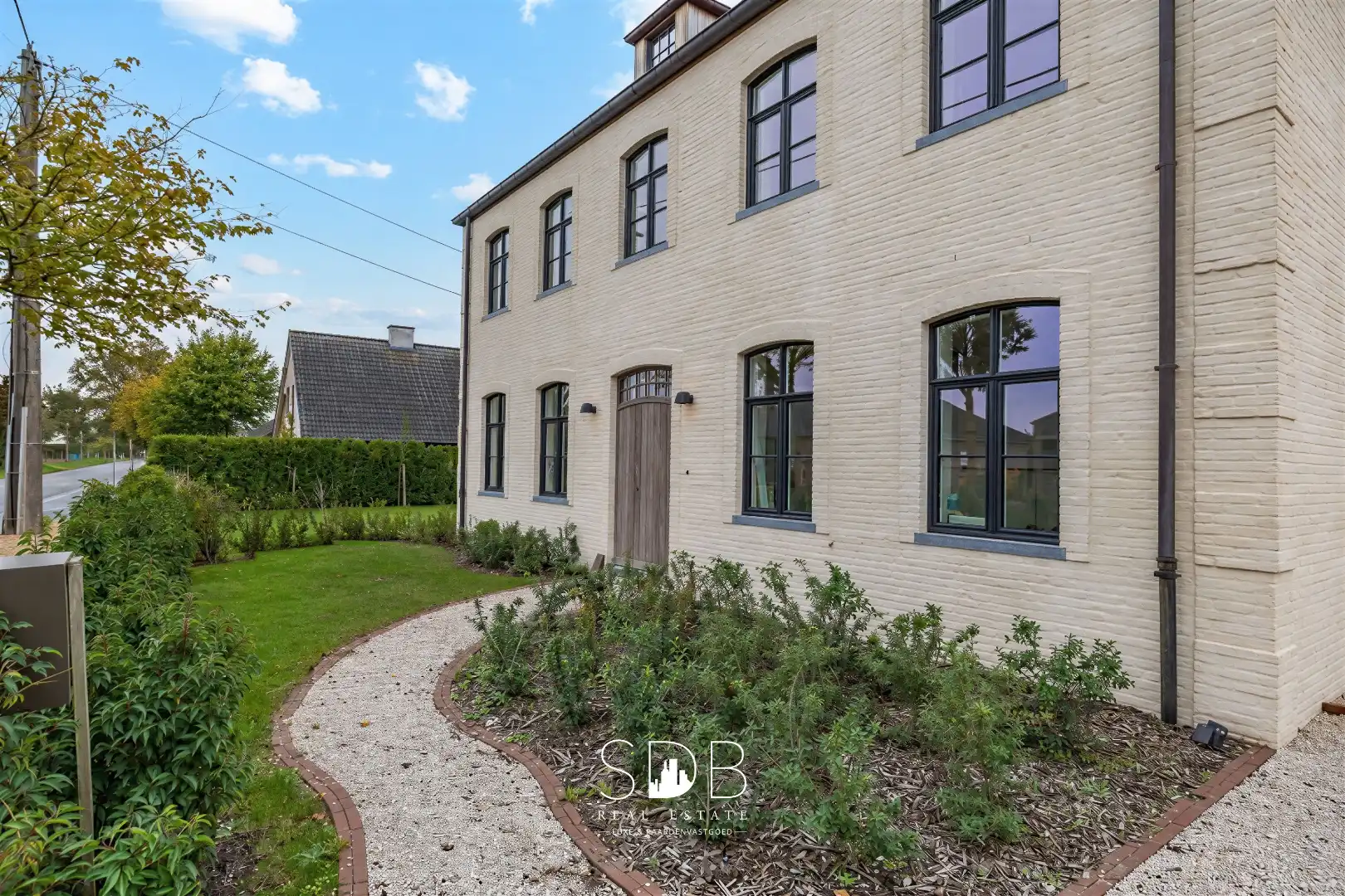 Landelijke villa met gezinstuin op 852m² foto 2
