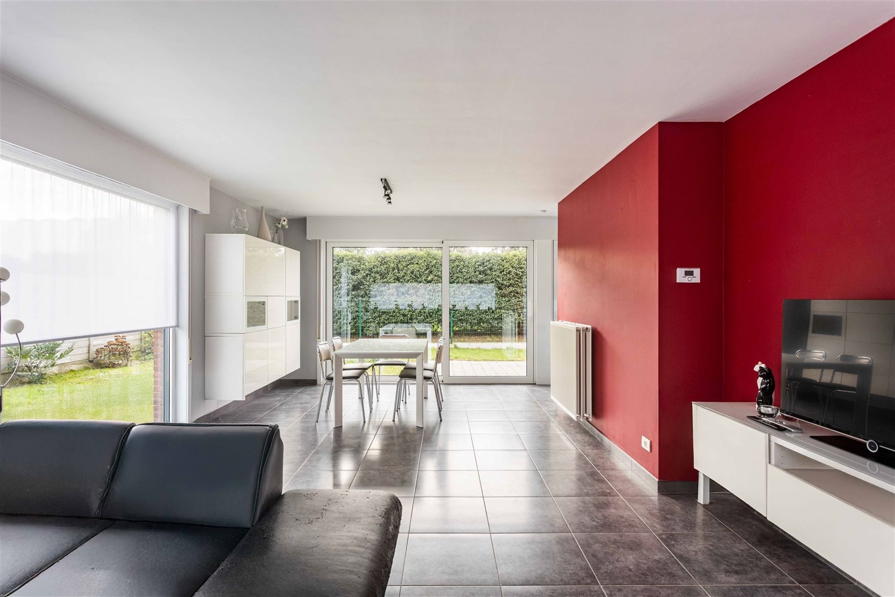 Ruime gezinswoning met zonnige tuin in Lievegem. foto 4