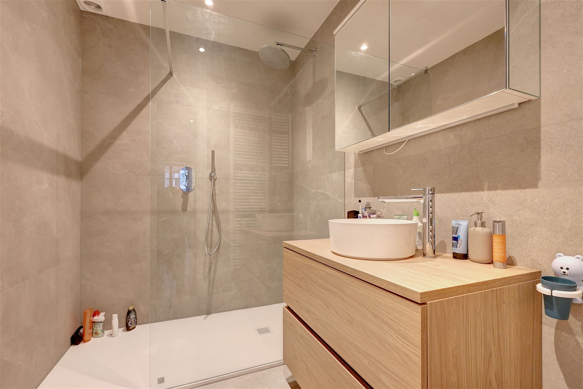 Appartement met twee slaapkamers en terras foto 9