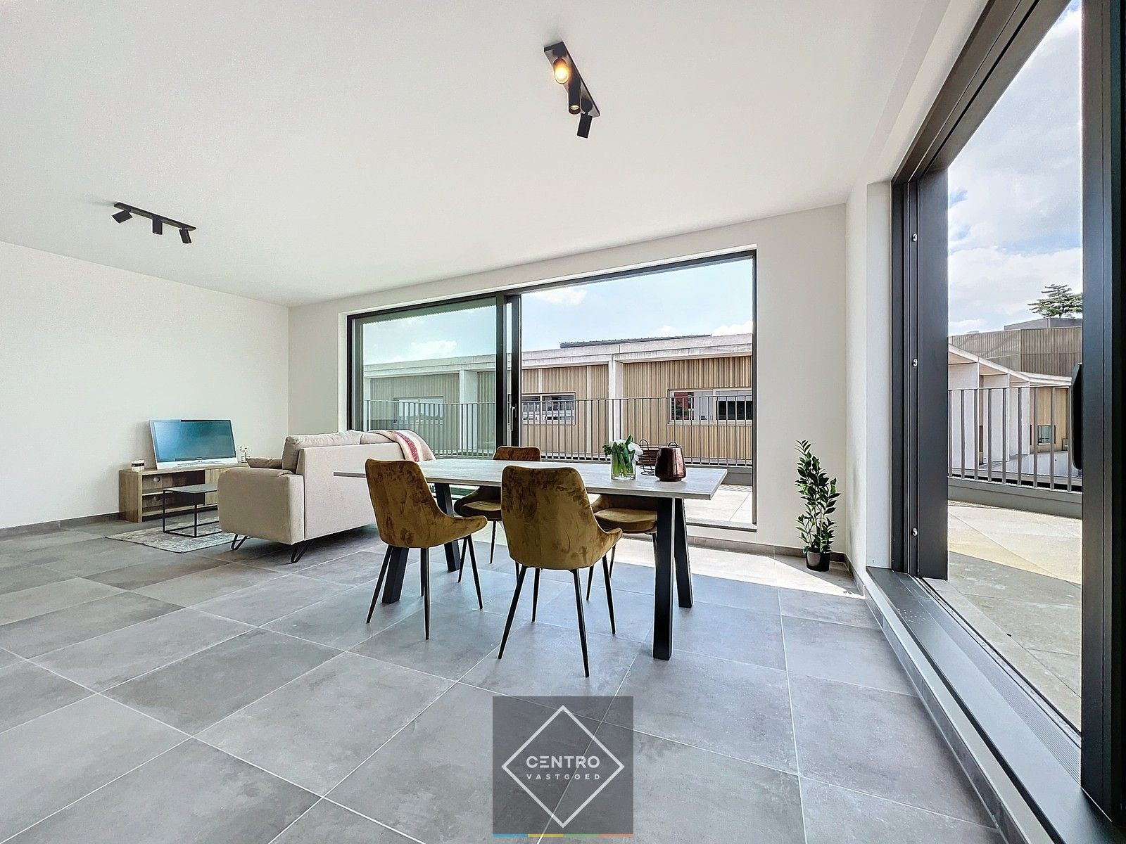 Penthouse (100m²) met RUIME terrassen (33m²) in kleinschalig project pal in het CENTRUM van Kortrijk ! Aankoop aan 6% BTW  mogelijk! foto 5