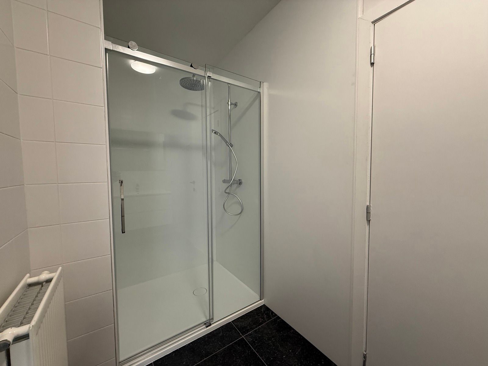 Lichtrijk appartement met 1 slaapkamer en terras foto 14