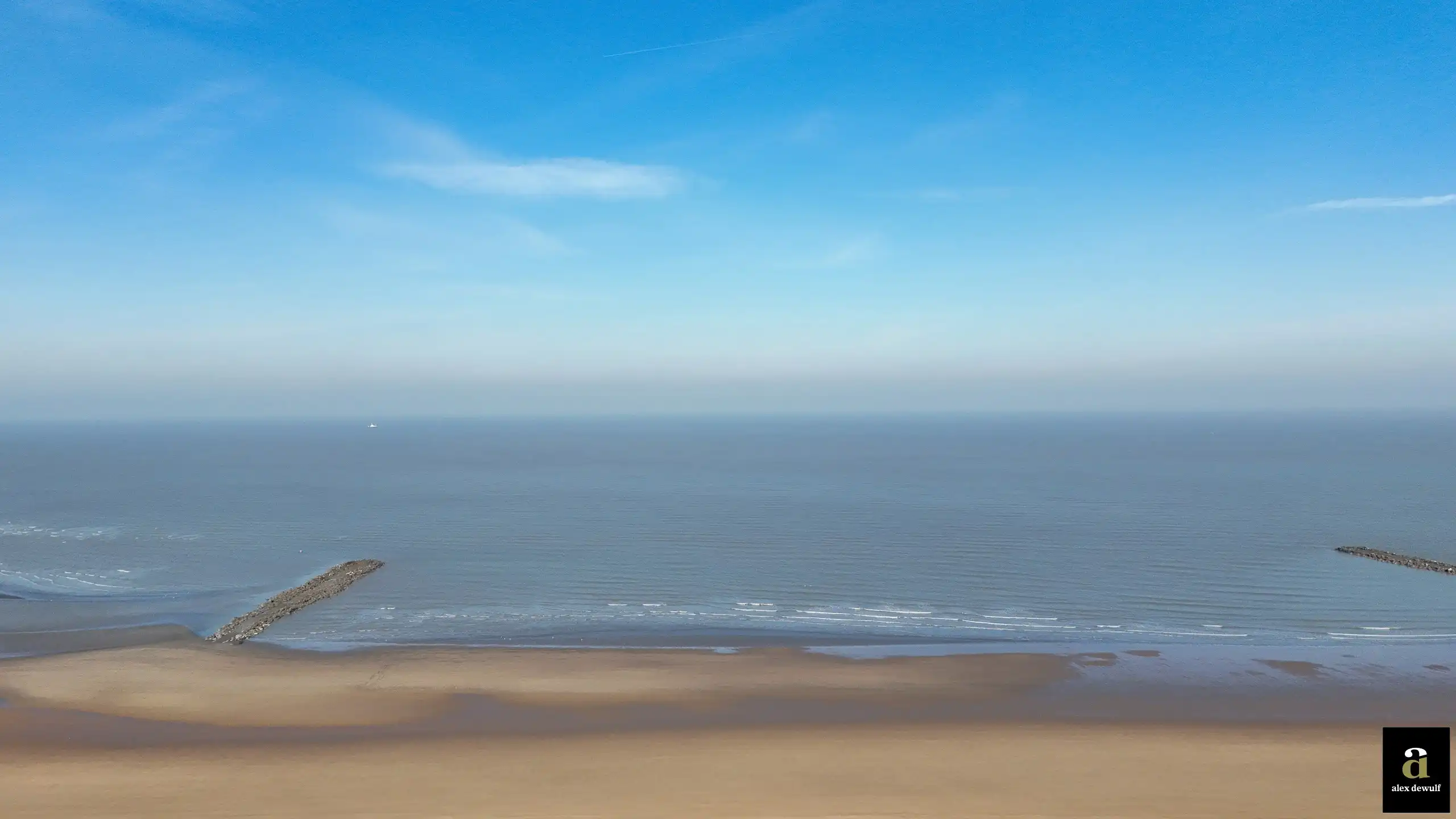 Uitzonderlijk duplex-appartement met 4 slaapkamers op de Zeedijk. foto {{pictureIndex}}