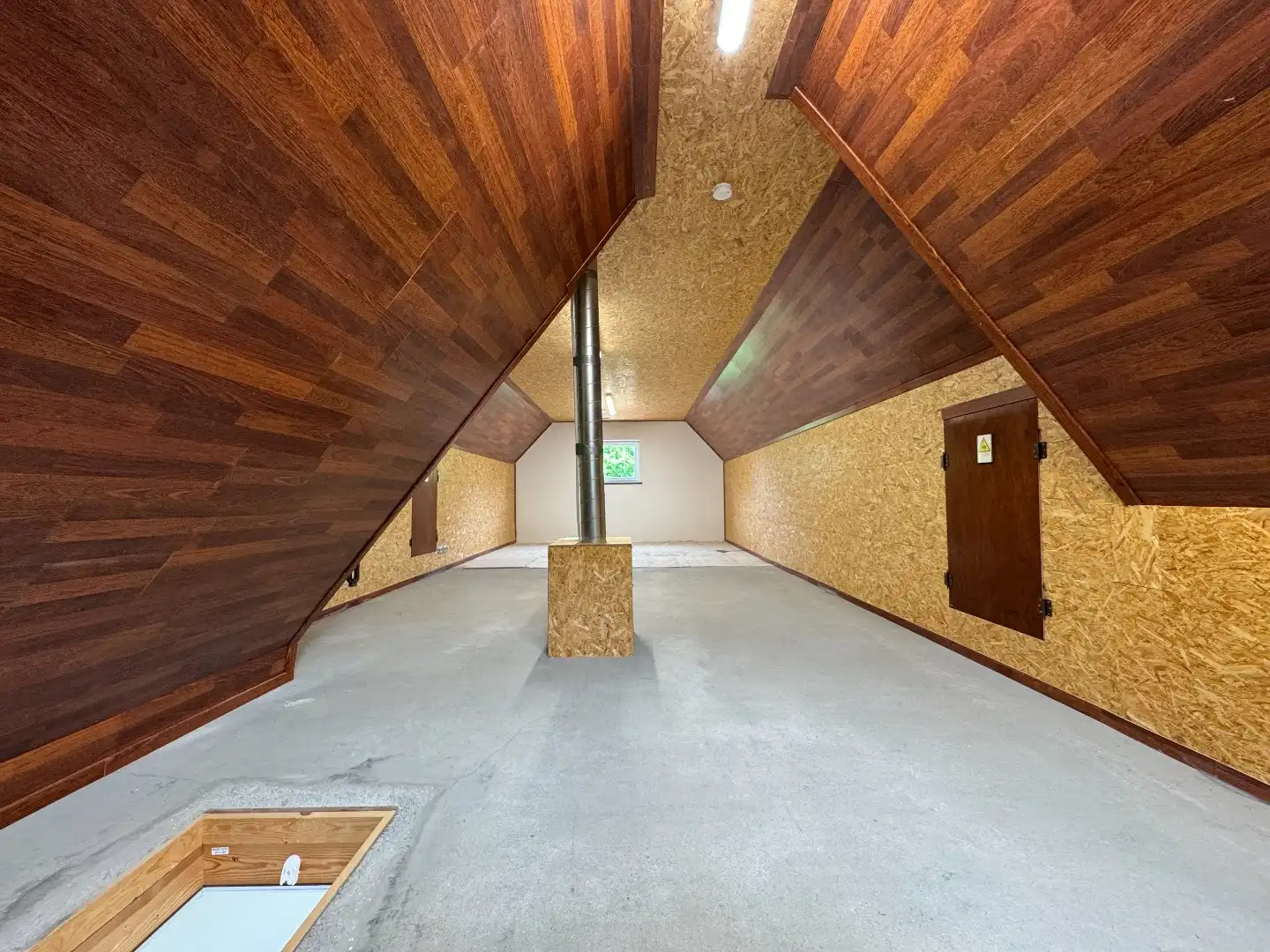 Een 4-gevelwoning met garage en  tuin foto 21