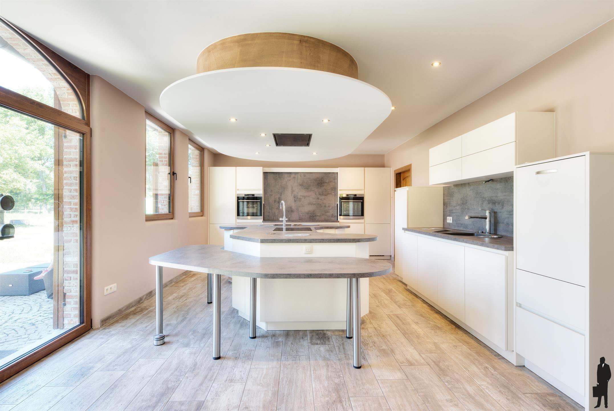 Luxe kangoeroe-villa te Sint-Job met paardenacc. op ca. 1,2 HA! foto 14