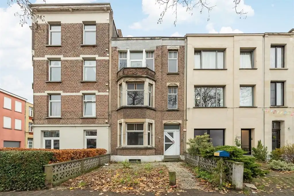 Hoofdfoto van de publicatie: Te renoveren woning nabij Boelaarpark
