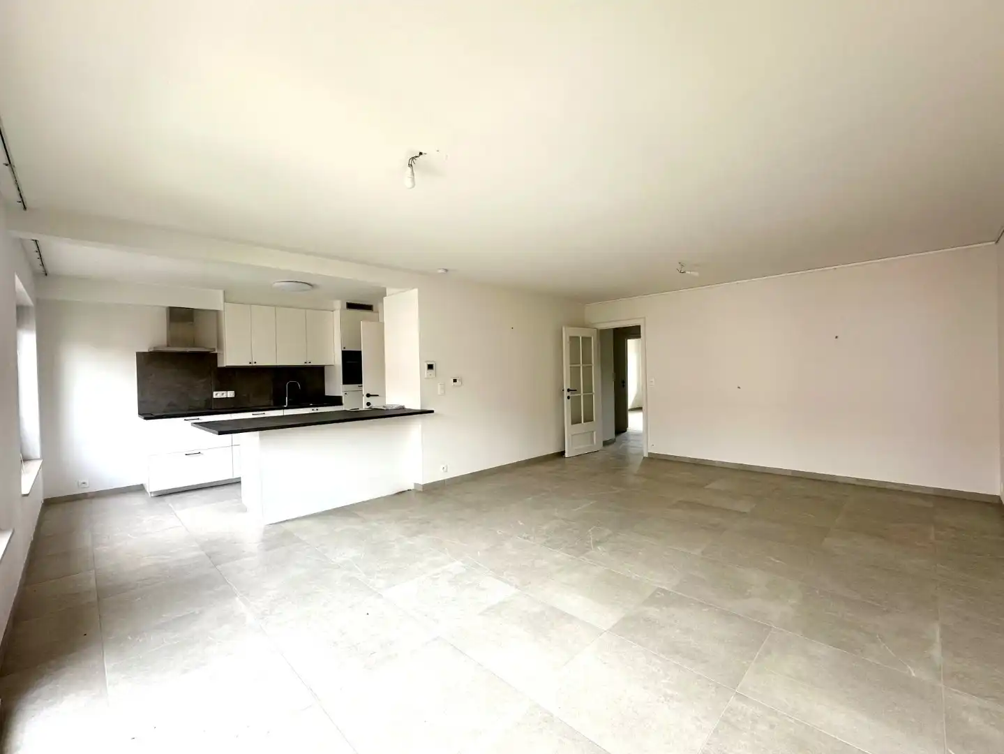 Lichtrijk appartement met twee slaapkamers te Sint-Kruis foto 5