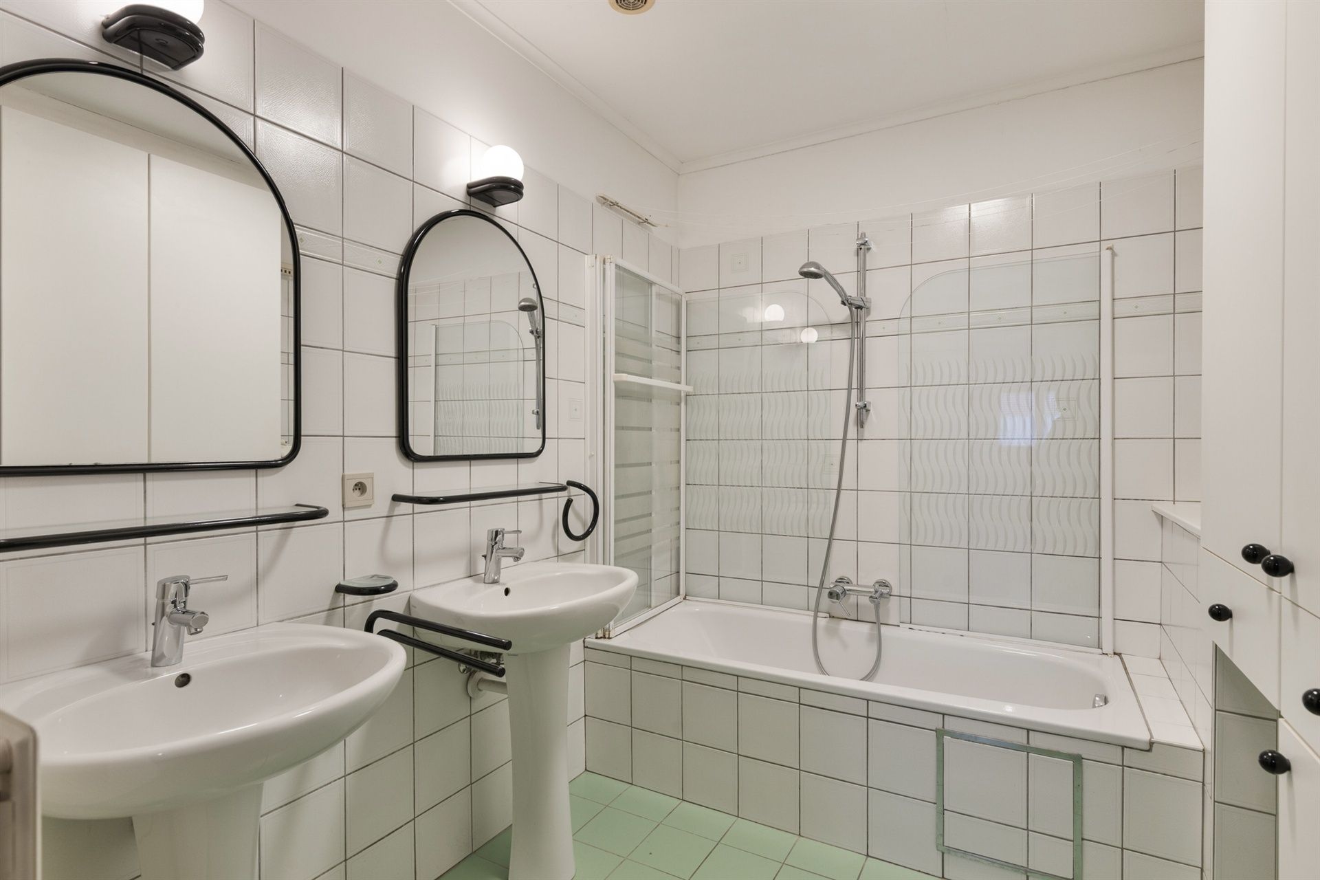 Ruime woning met 5 kamers en 2 badkamers foto 16
