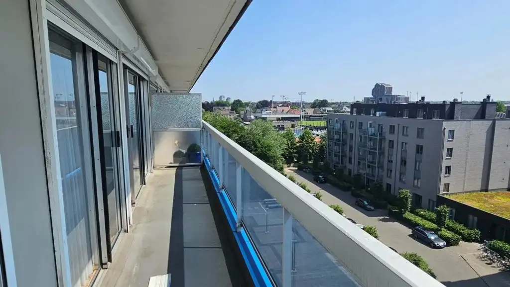 Instapklaar appartement met 2 + 1 slaapkamers. foto {{pictureIndex}}