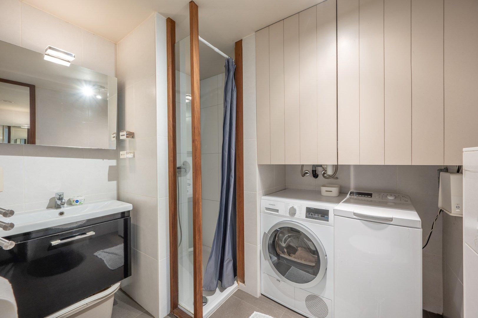 Appartement met 2 slaapkamers, terras en staanplaats. foto 6