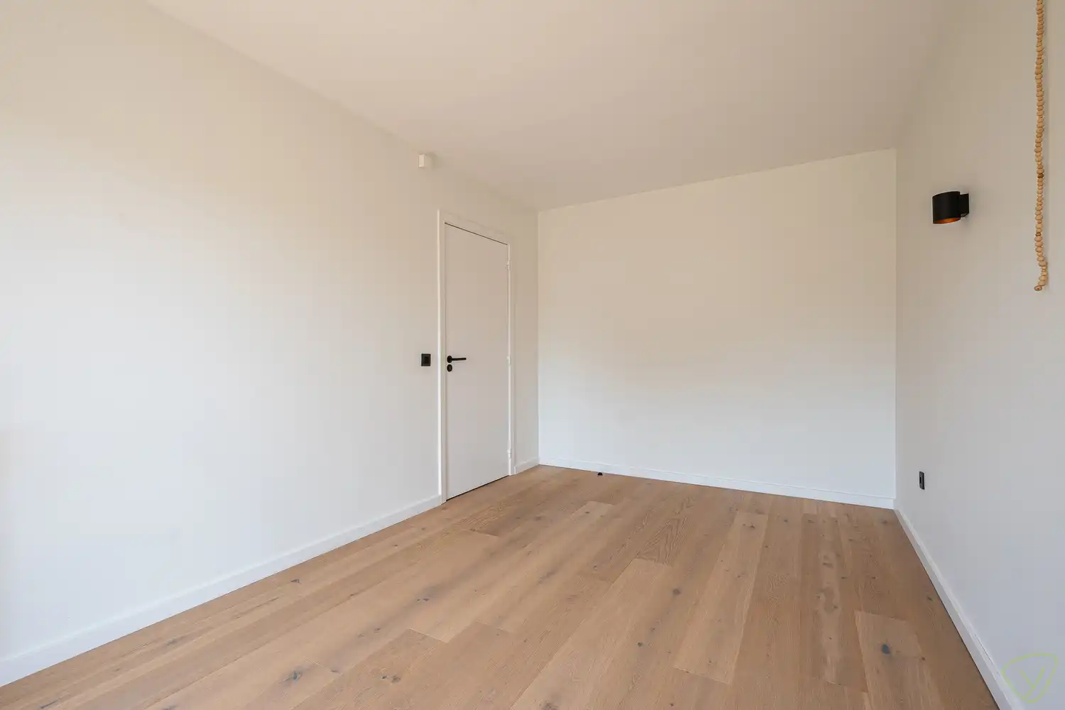 Uitzonderlijk groot appartement nabij het station van Eeklo! foto 16