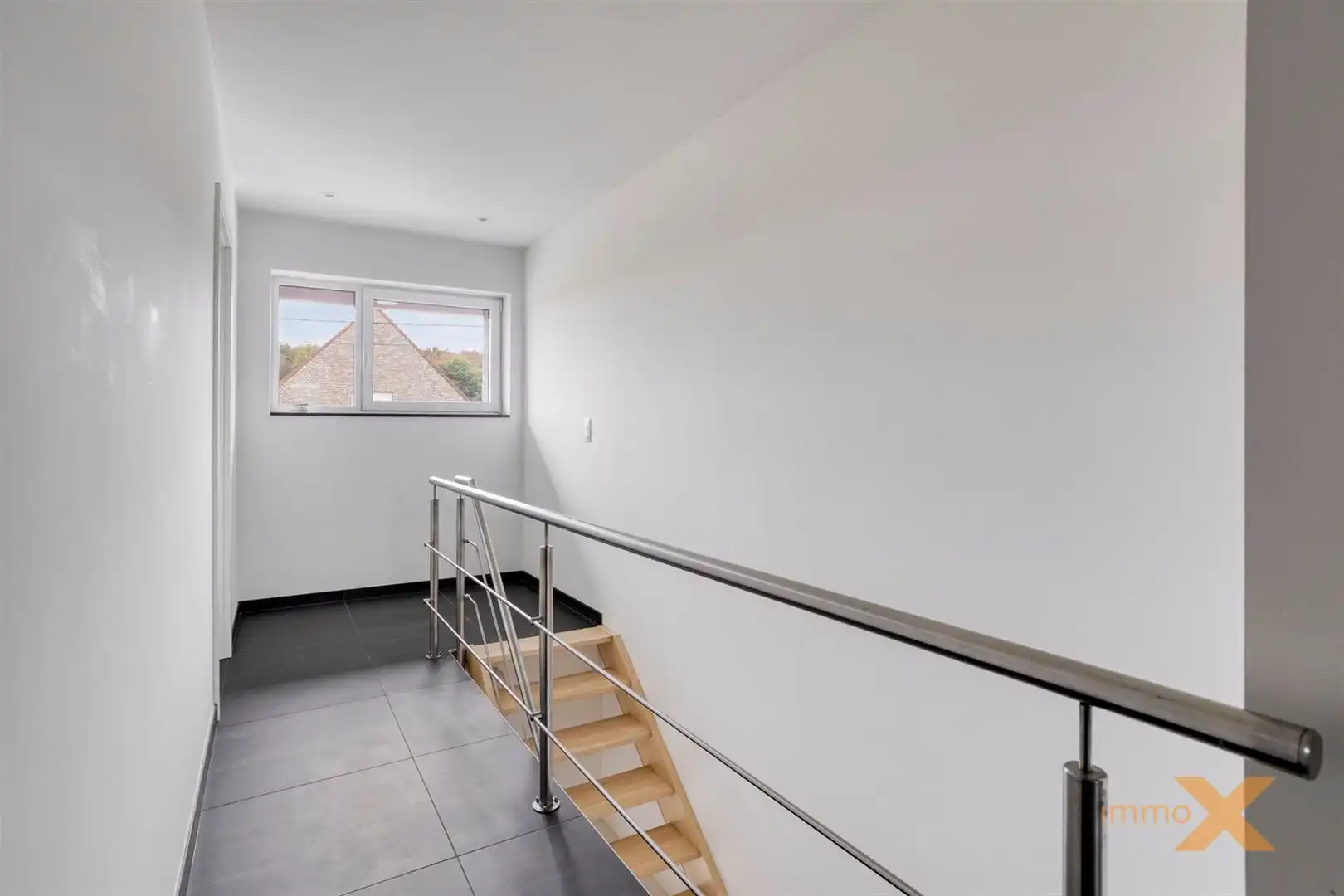 RECENTE INSTAPKLARE LICHTRIJKE RUIME WONING foto 22